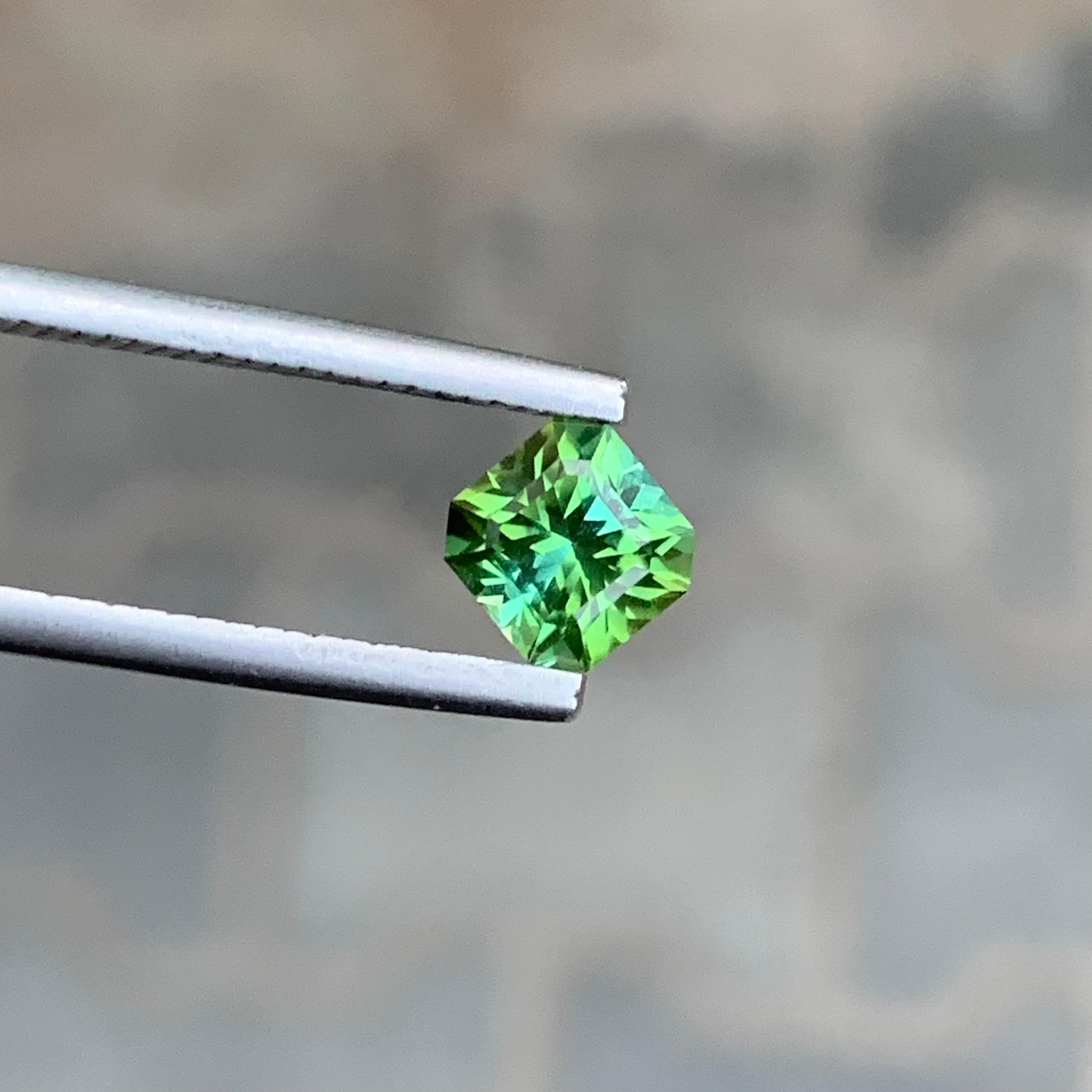 Tourmaline bleue verte naturelle non sertie de 1,10 carat de forme carrée pour bague en vente 4