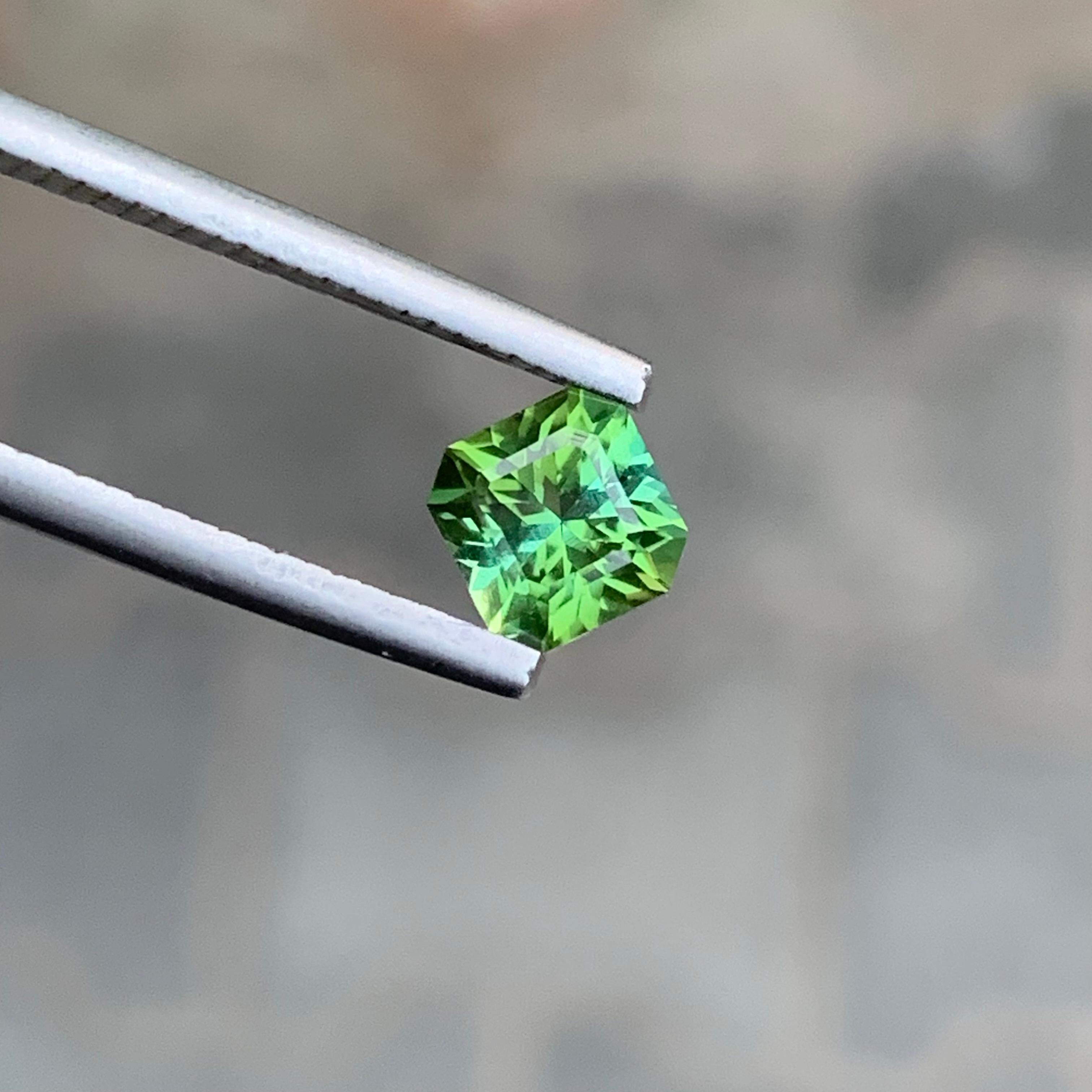 Tourmaline bleue verte naturelle non sertie de 1,10 carat de forme carrée pour bague en vente 5