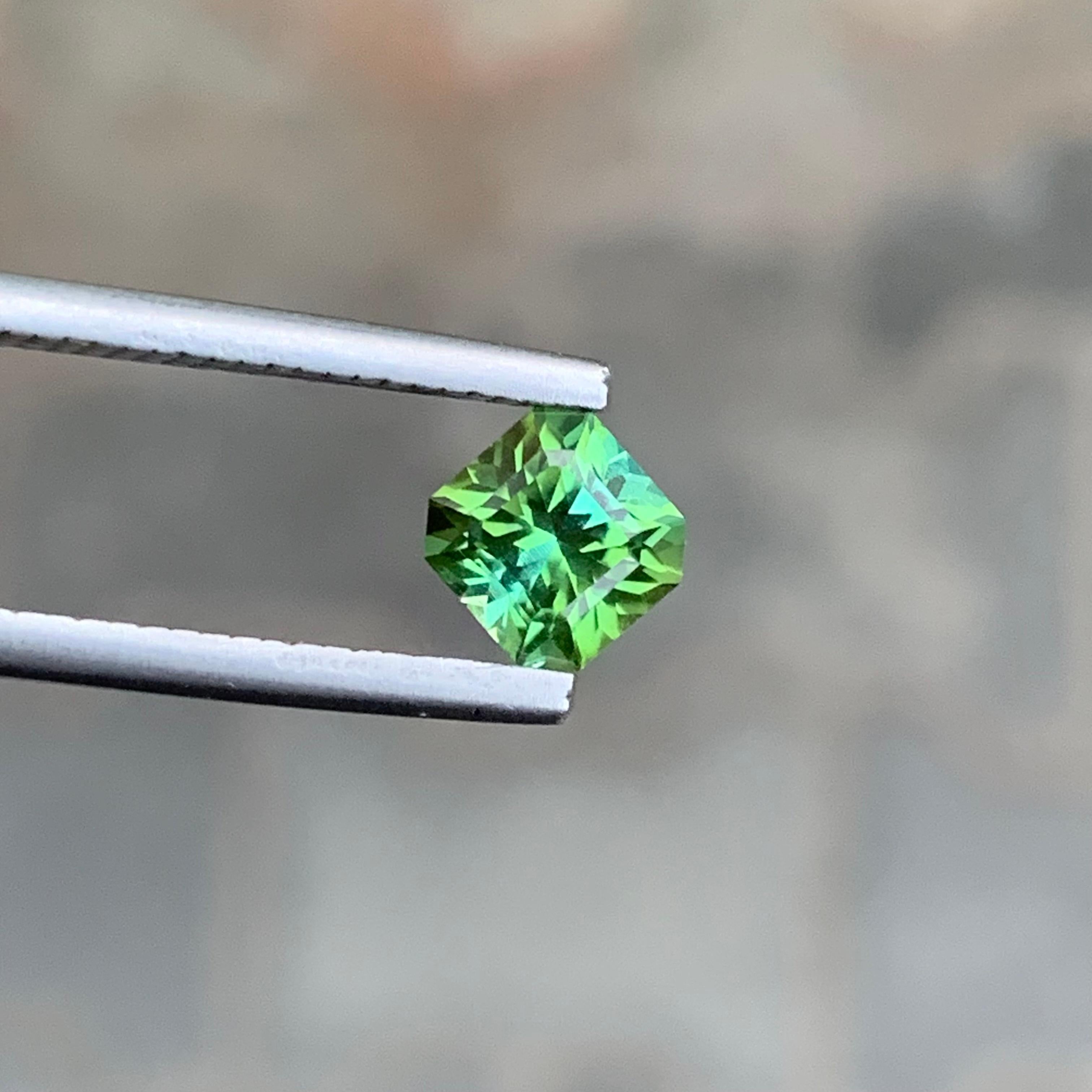 Tourmaline bleue verte naturelle non sertie de 1,10 carat de forme carrée pour bague en vente 6