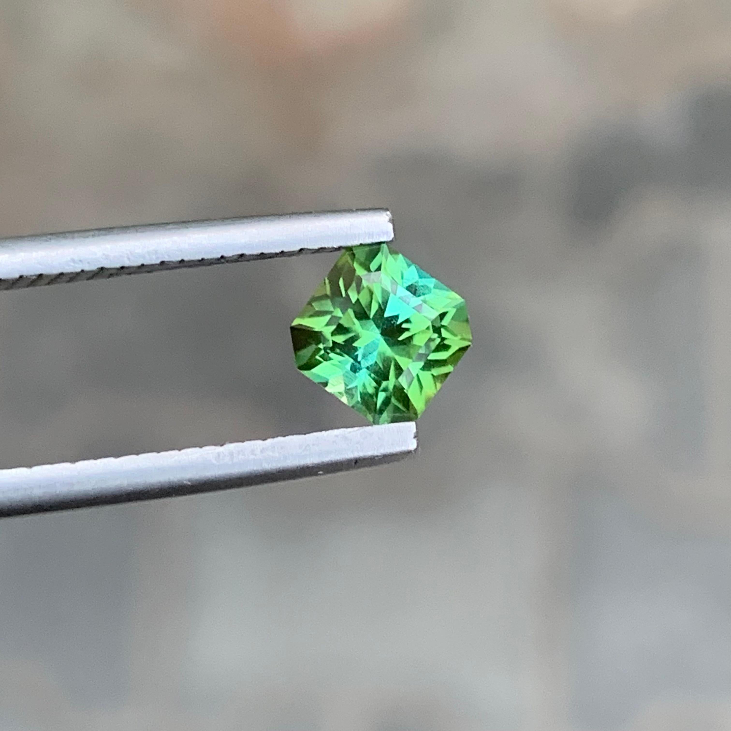 Tourmaline bleue verte naturelle non sertie de 1,10 carat de forme carrée pour bague en vente 7