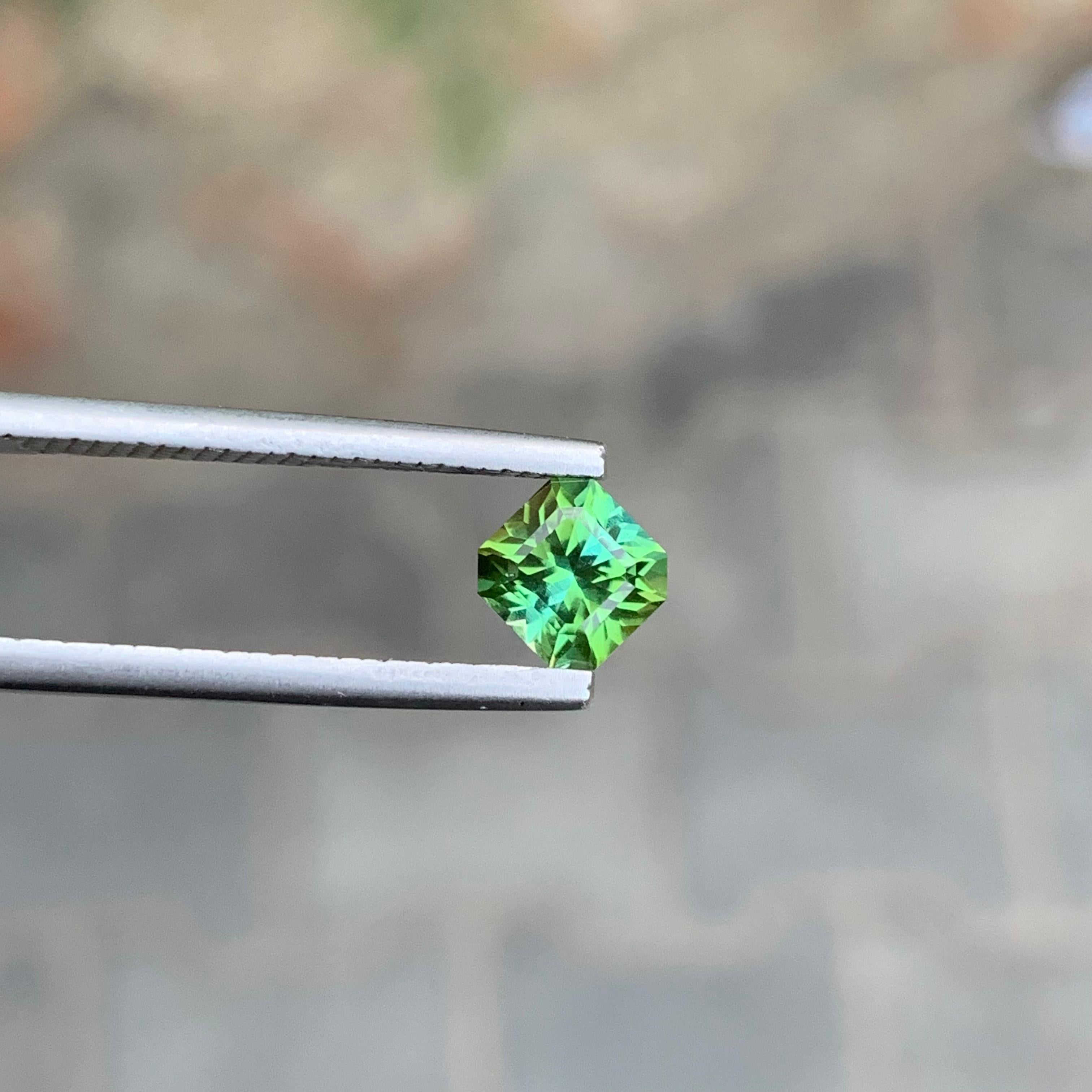 Arts and Crafts Tourmaline bleue verte naturelle non sertie de 1,10 carat de forme carrée pour bague en vente