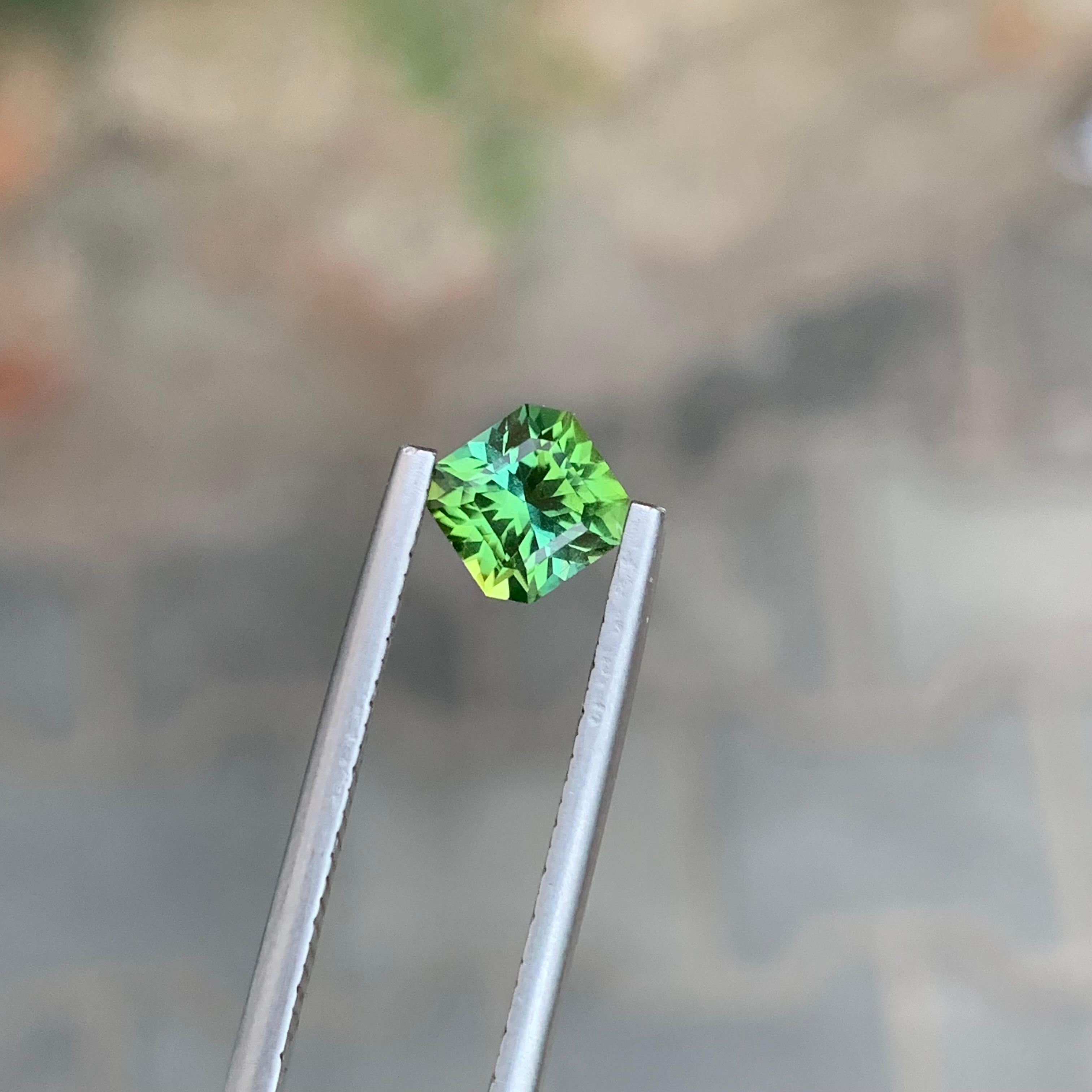 Taille carrée Tourmaline bleue verte naturelle non sertie de 1,10 carat de forme carrée pour bague en vente