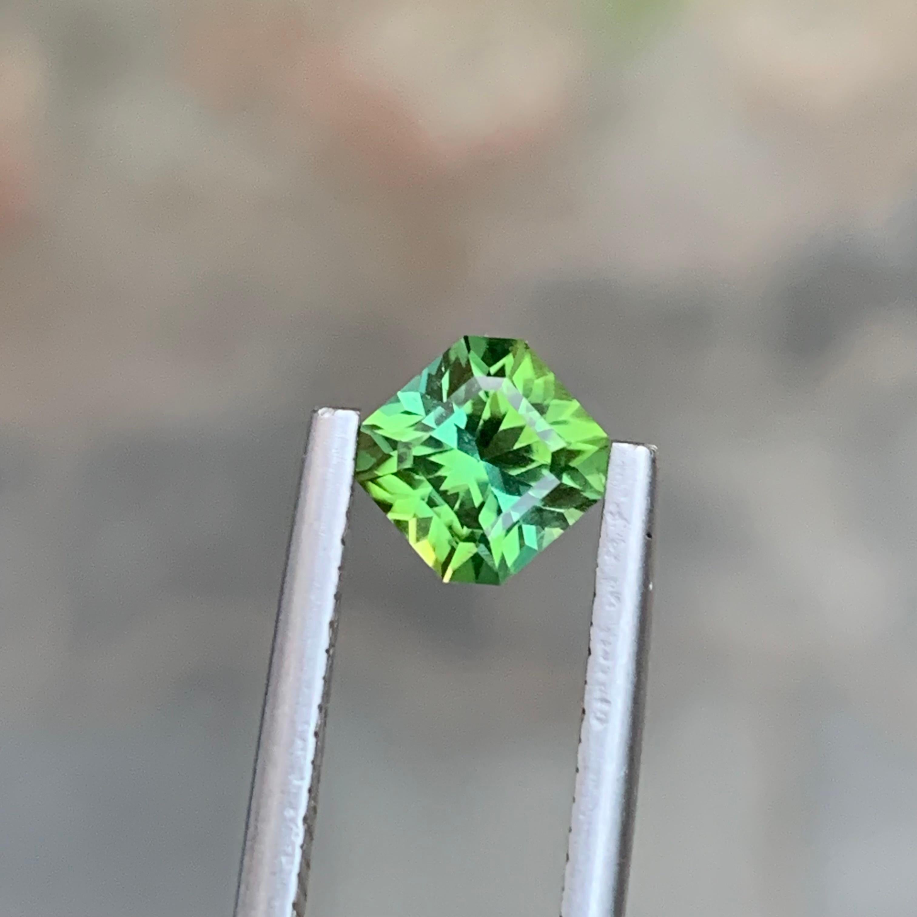 Tourmaline bleue verte naturelle non sertie de 1,10 carat de forme carrée pour bague Unisexe en vente