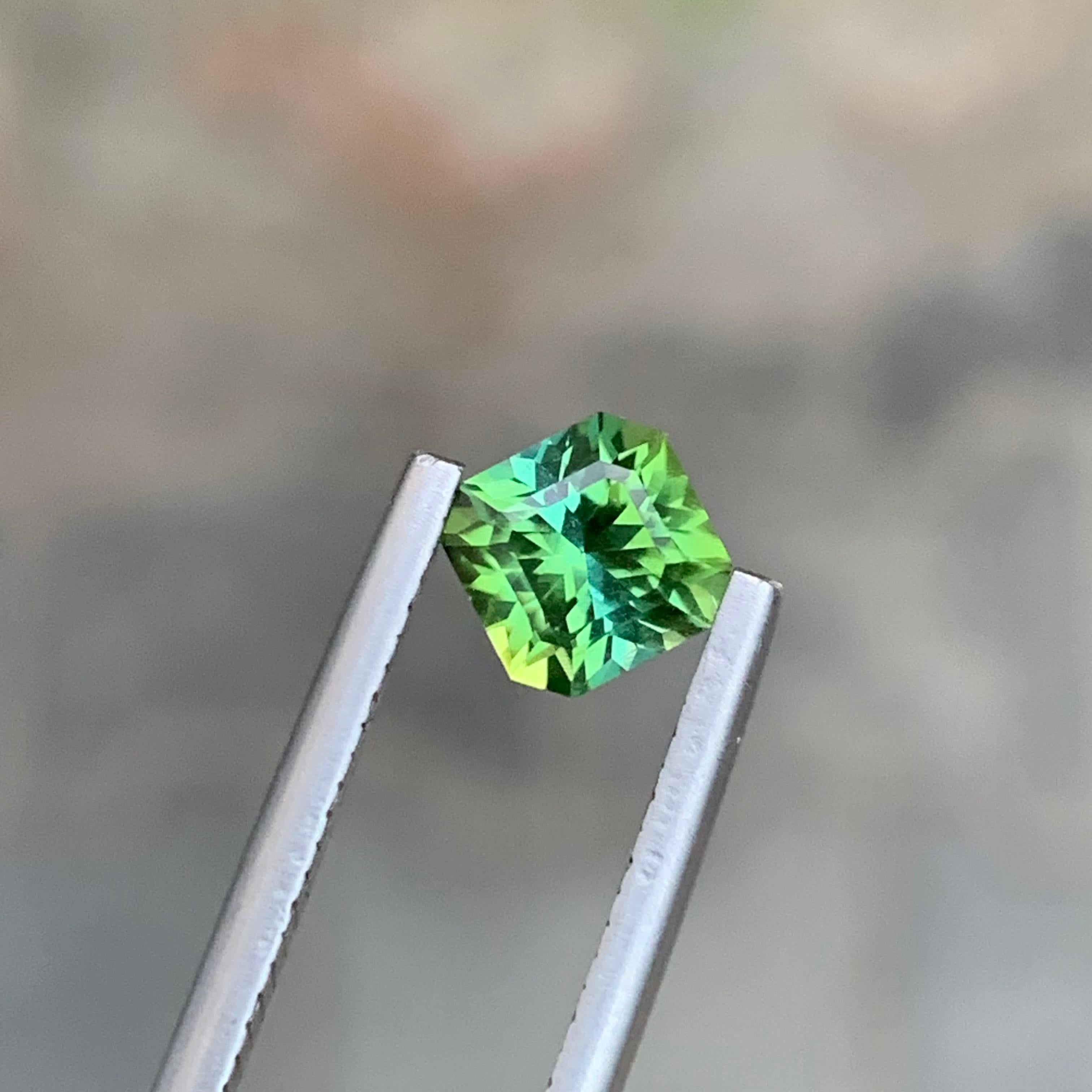 Tourmaline bleue verte naturelle non sertie de 1,10 carat de forme carrée pour bague en vente 1