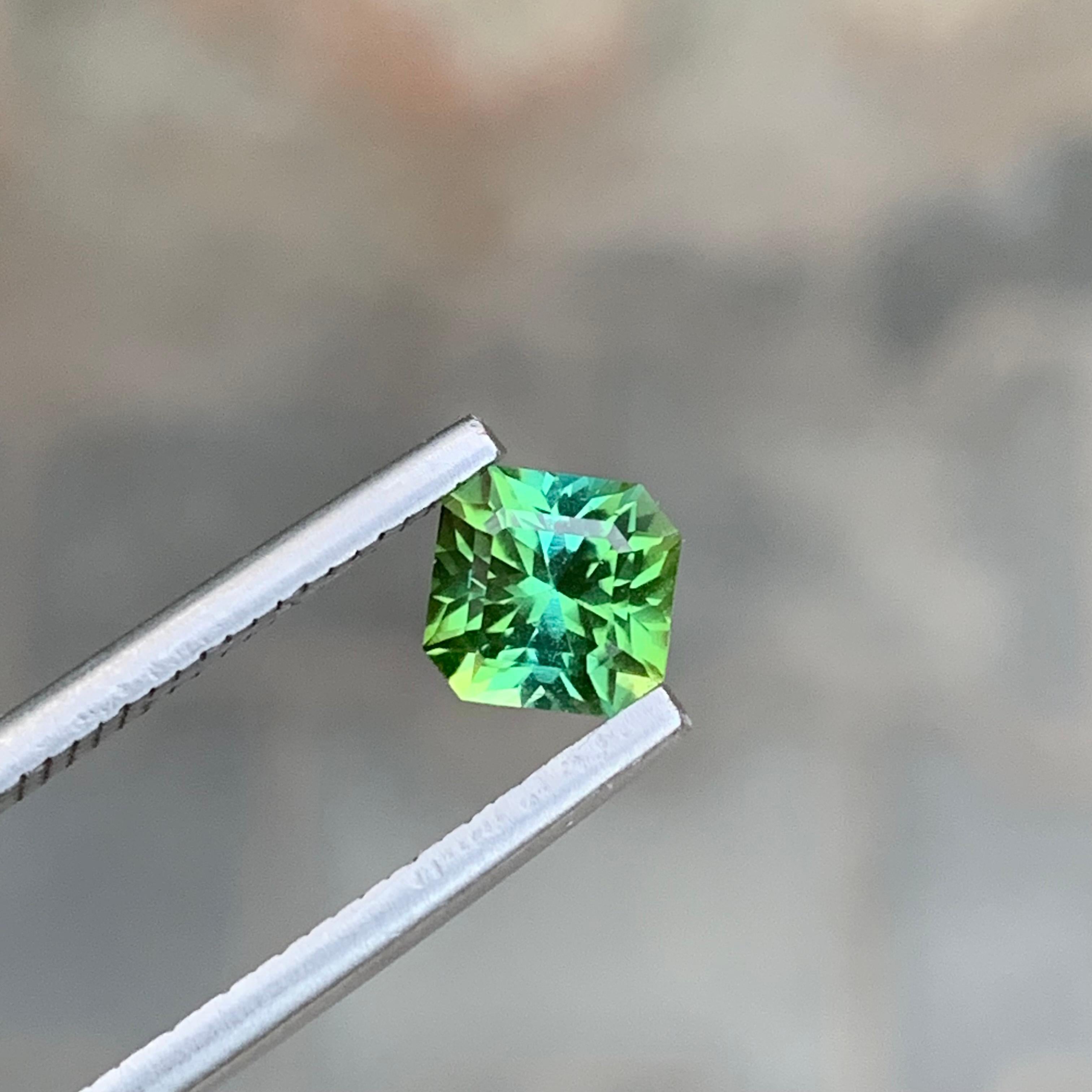 Tourmaline bleue verte naturelle non sertie de 1,10 carat de forme carrée pour bague en vente 2
