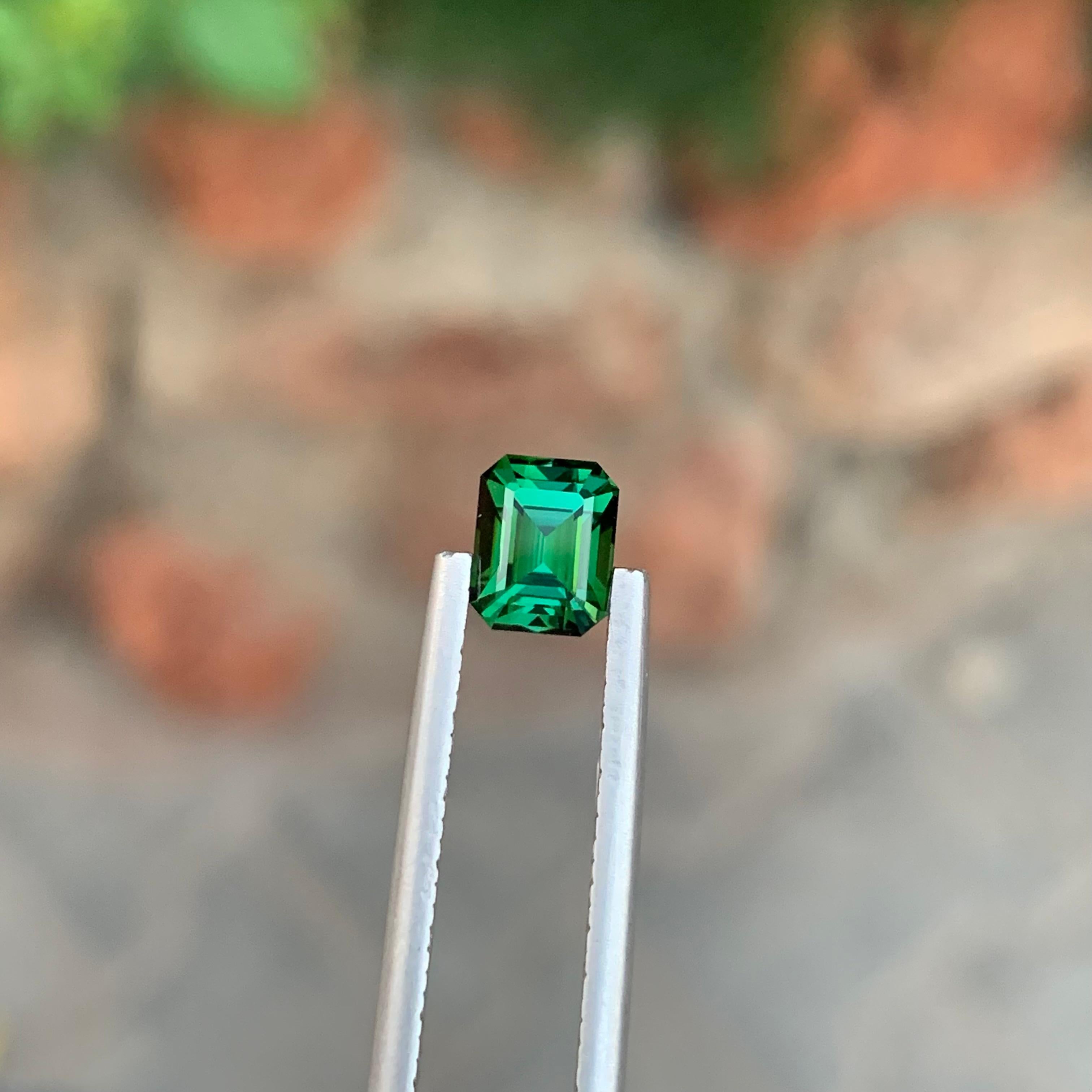 Pierre précieuse taille Asscher, tourmaline bleuâtre naturelle non sertie de 1,10 carat en vente 2