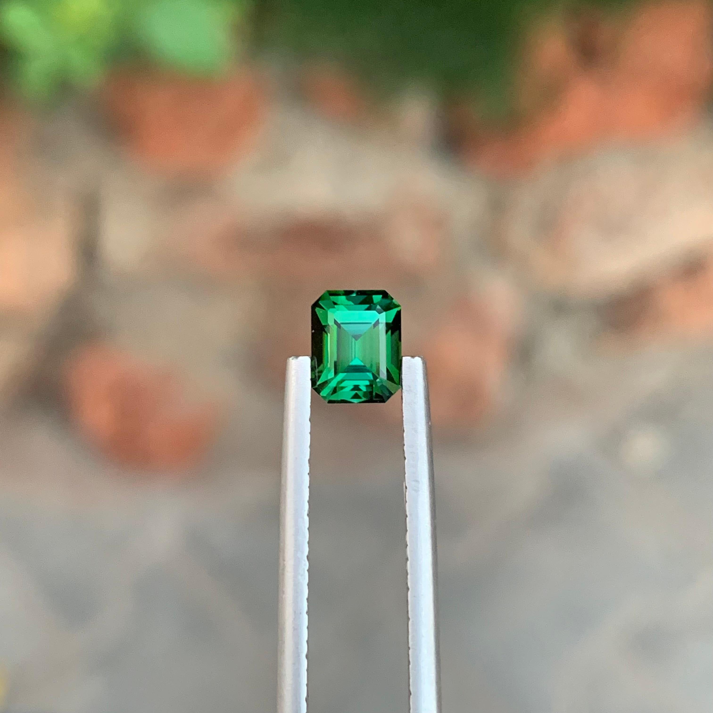 Pierre précieuse taille Asscher, tourmaline bleuâtre naturelle non sertie de 1,10 carat en vente 3