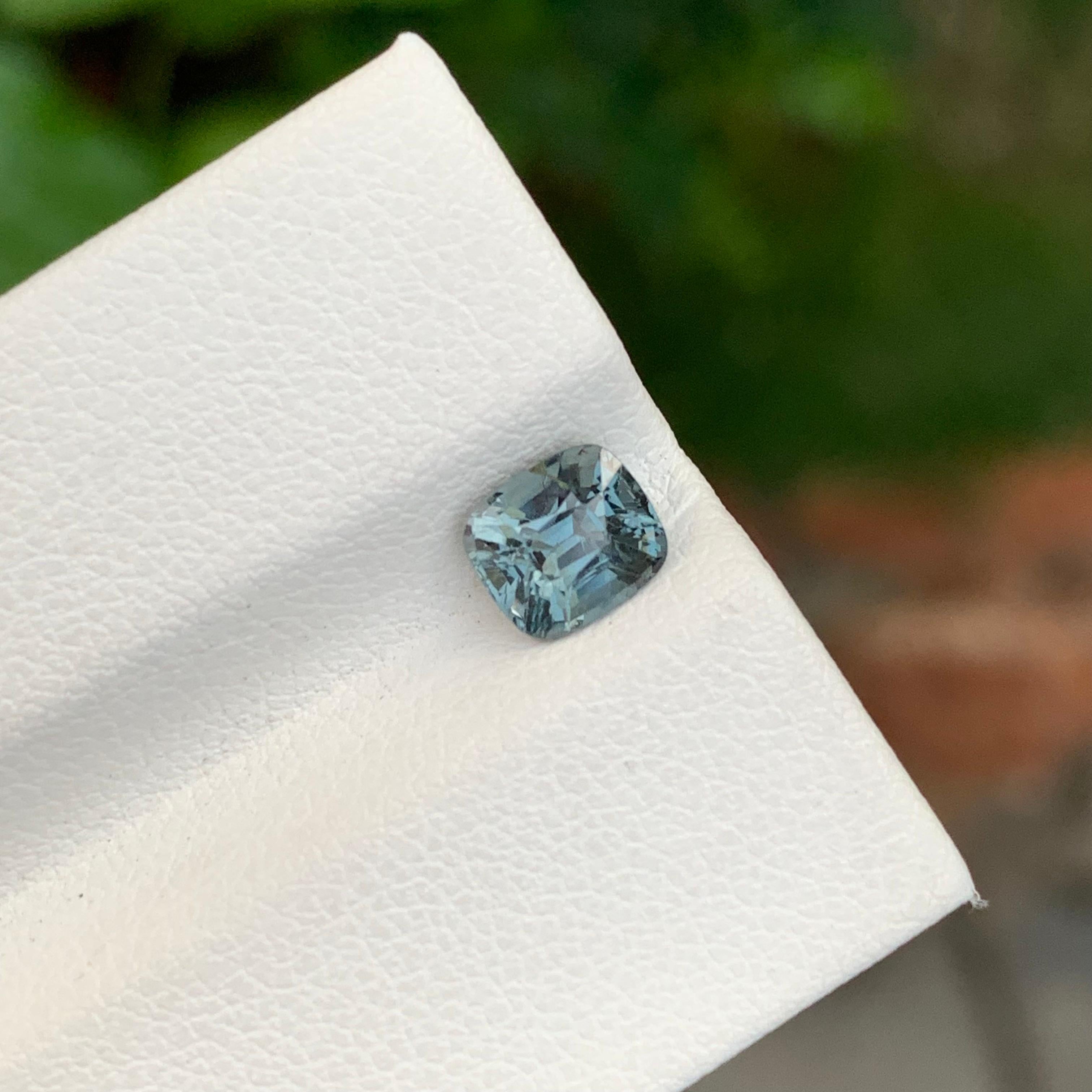 1,10 Carati Nature Spinello grigio sfuso a forma di cuscino per gioielli in vendita 2