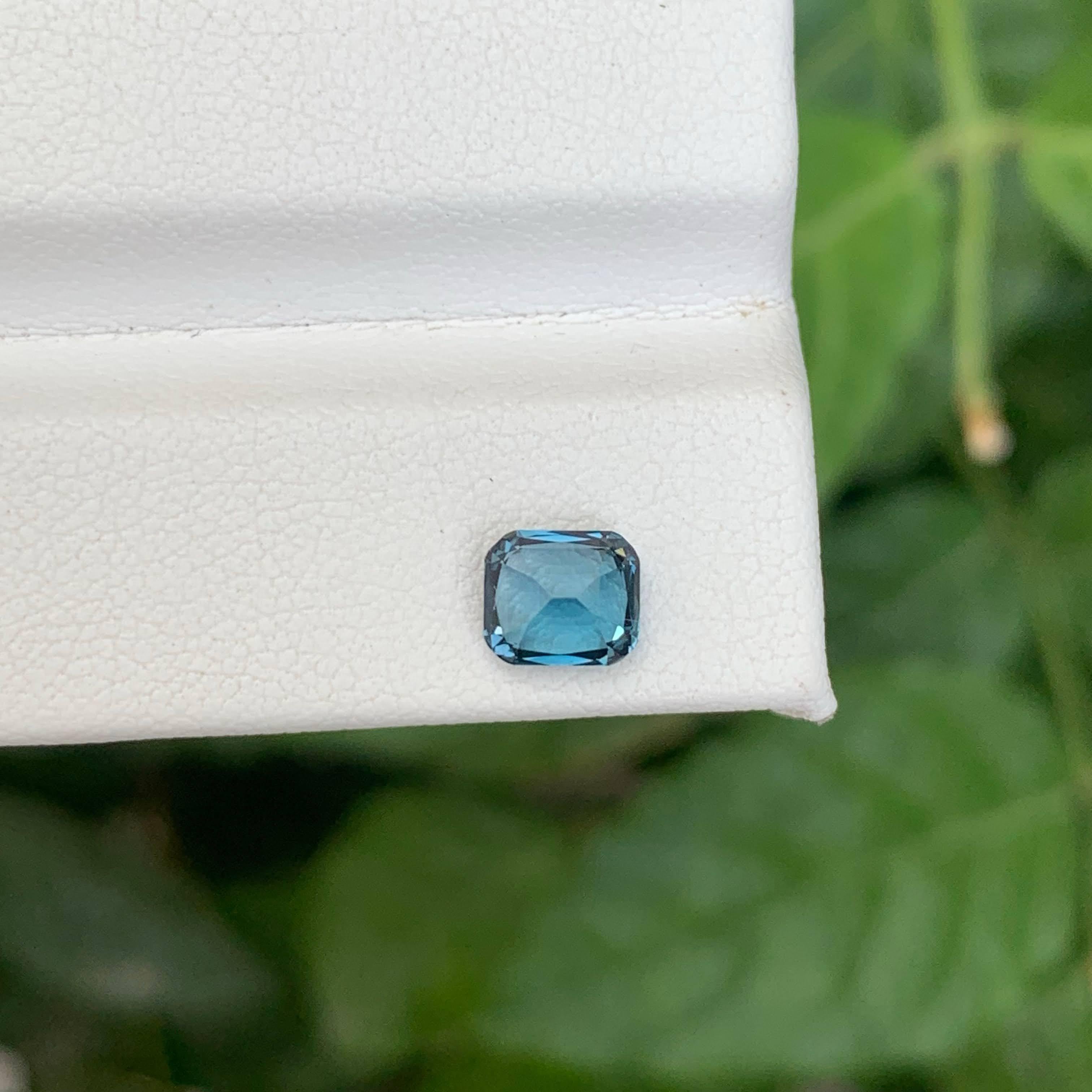 1.10 Carati Nature sciolti Topazio Blu di Londra pietra tagliata a cuscino Gemma africana in vendita 1