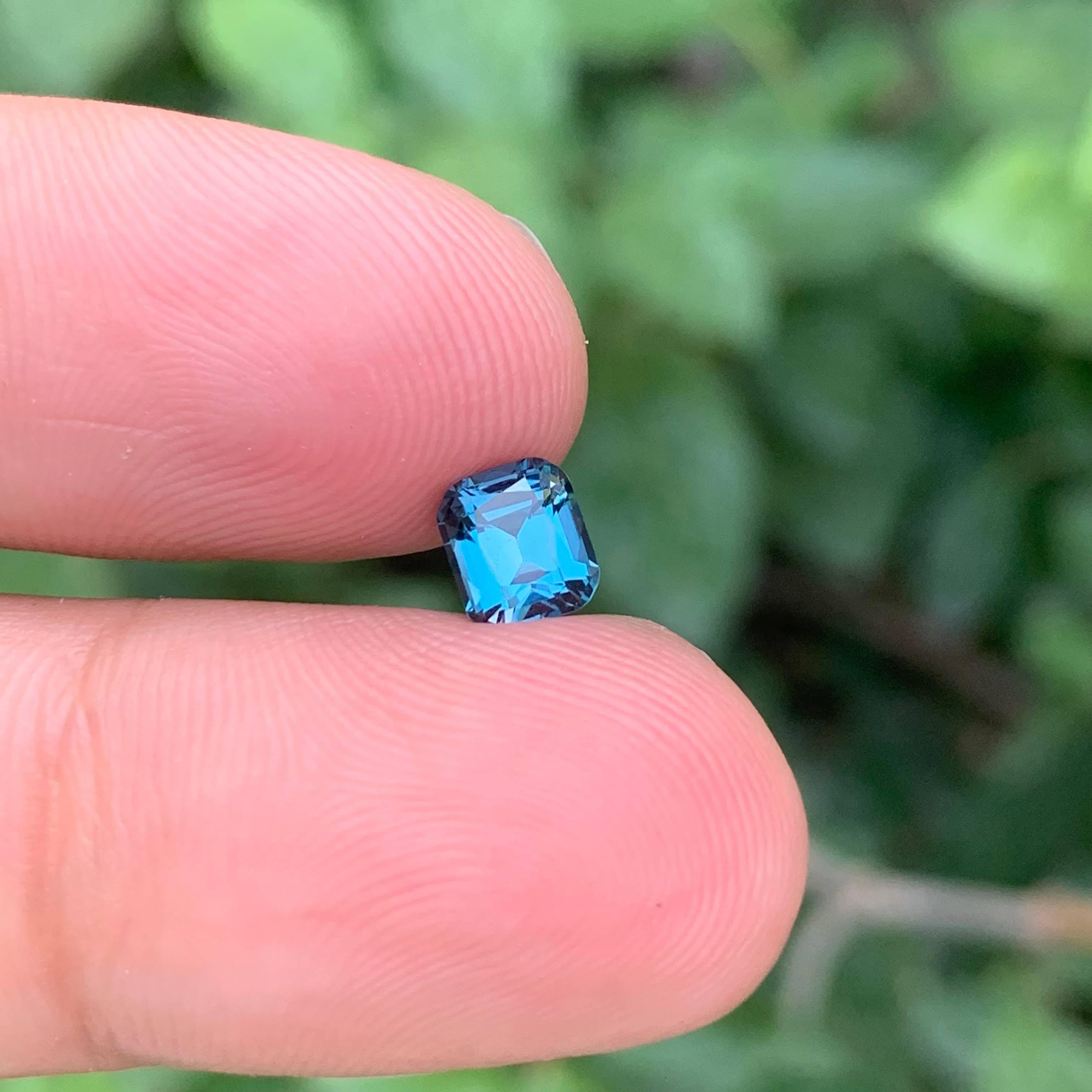 1.10 Carati Nature sciolti Topazio Blu di Londra pietra tagliata a cuscino Gemma africana in vendita 2