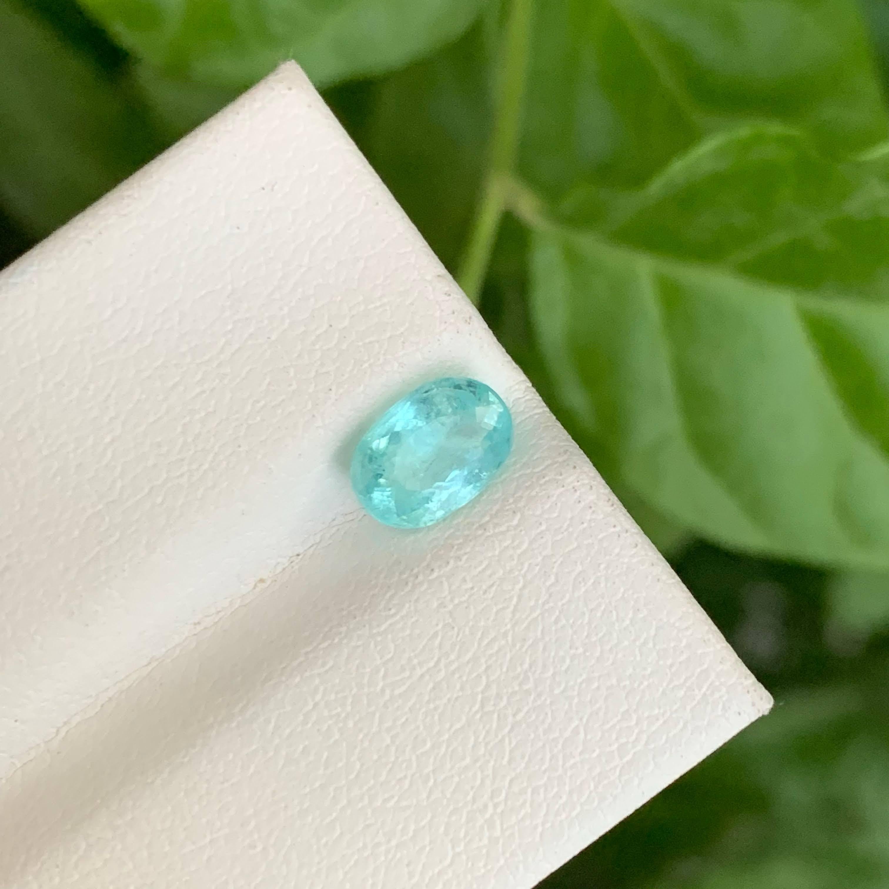 Moderno 1.10 carati di tormalina Paraiba naturale sciolta con taglio ovale dal Mozambico in vendita