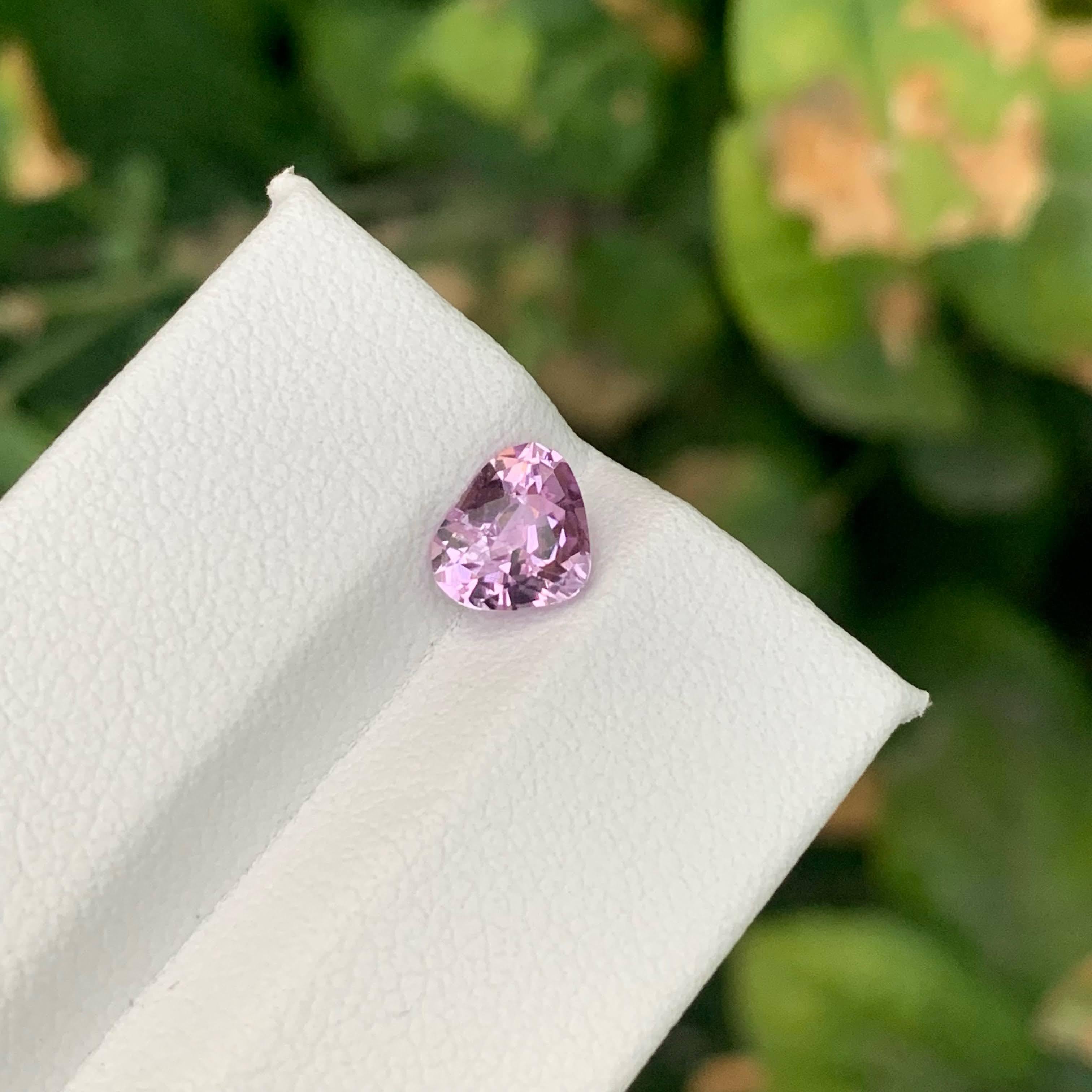 1,10 Karat Natürlicher loser lila Kunzit Stein Trilliant Schliff Afghanischer Edelstein im Angebot 4