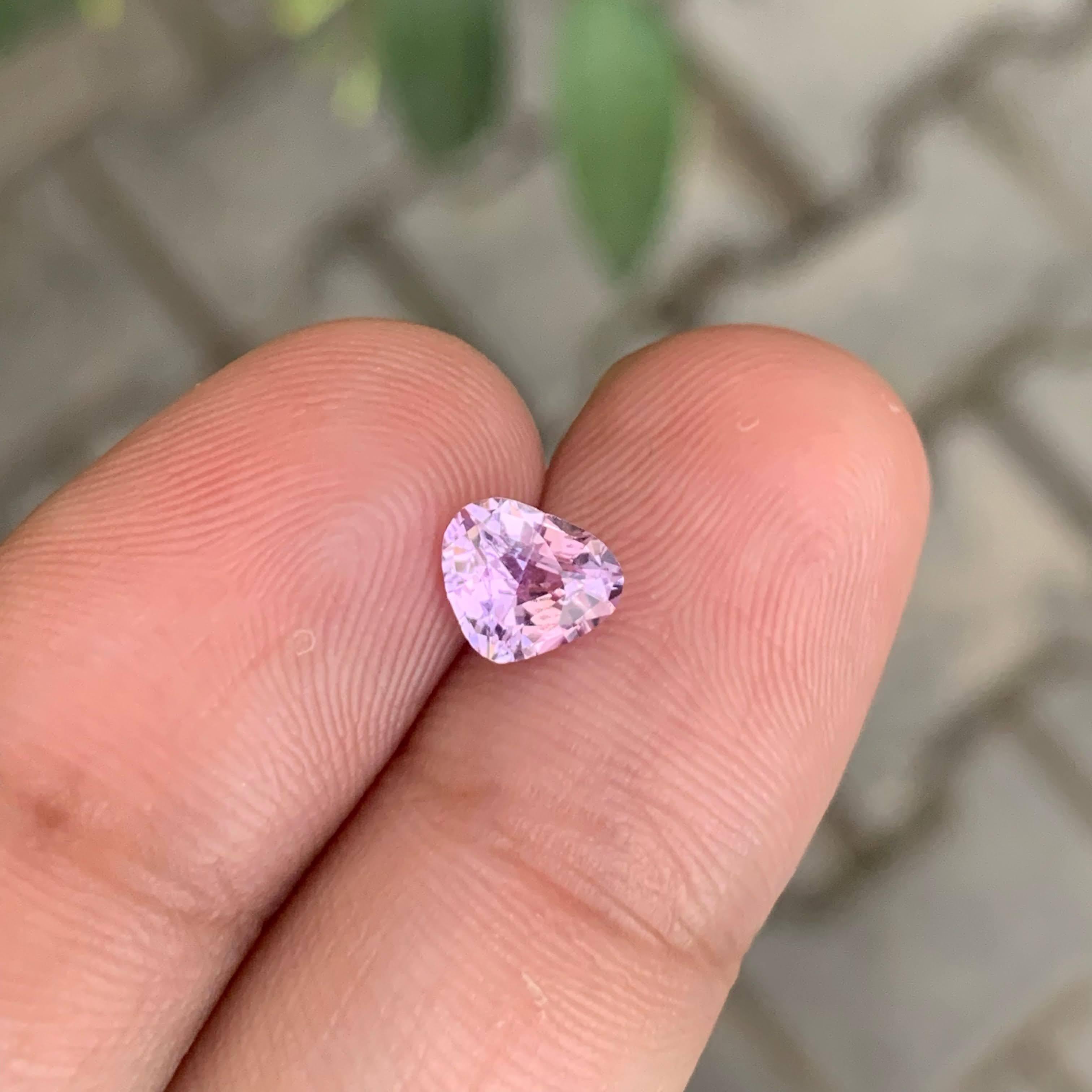 1,10 Karat Natürlicher loser lila Kunzit Stein Trilliant Schliff Afghanischer Edelstein im Zustand „Neu“ im Angebot in Bangkok, TH