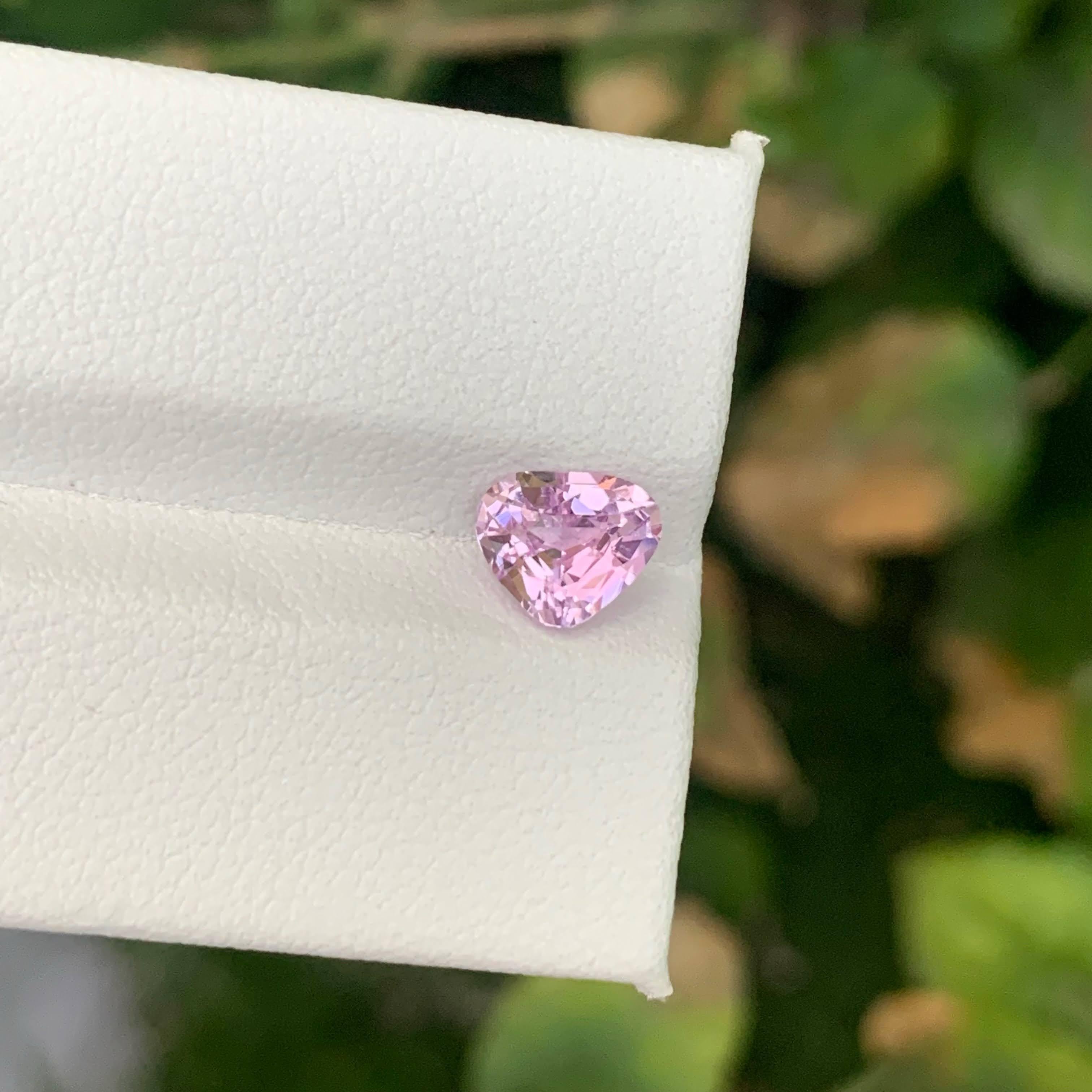 1,10 Karat Natürlicher loser lila Kunzit Stein Trilliant Schliff Afghanischer Edelstein für Damen oder Herren im Angebot