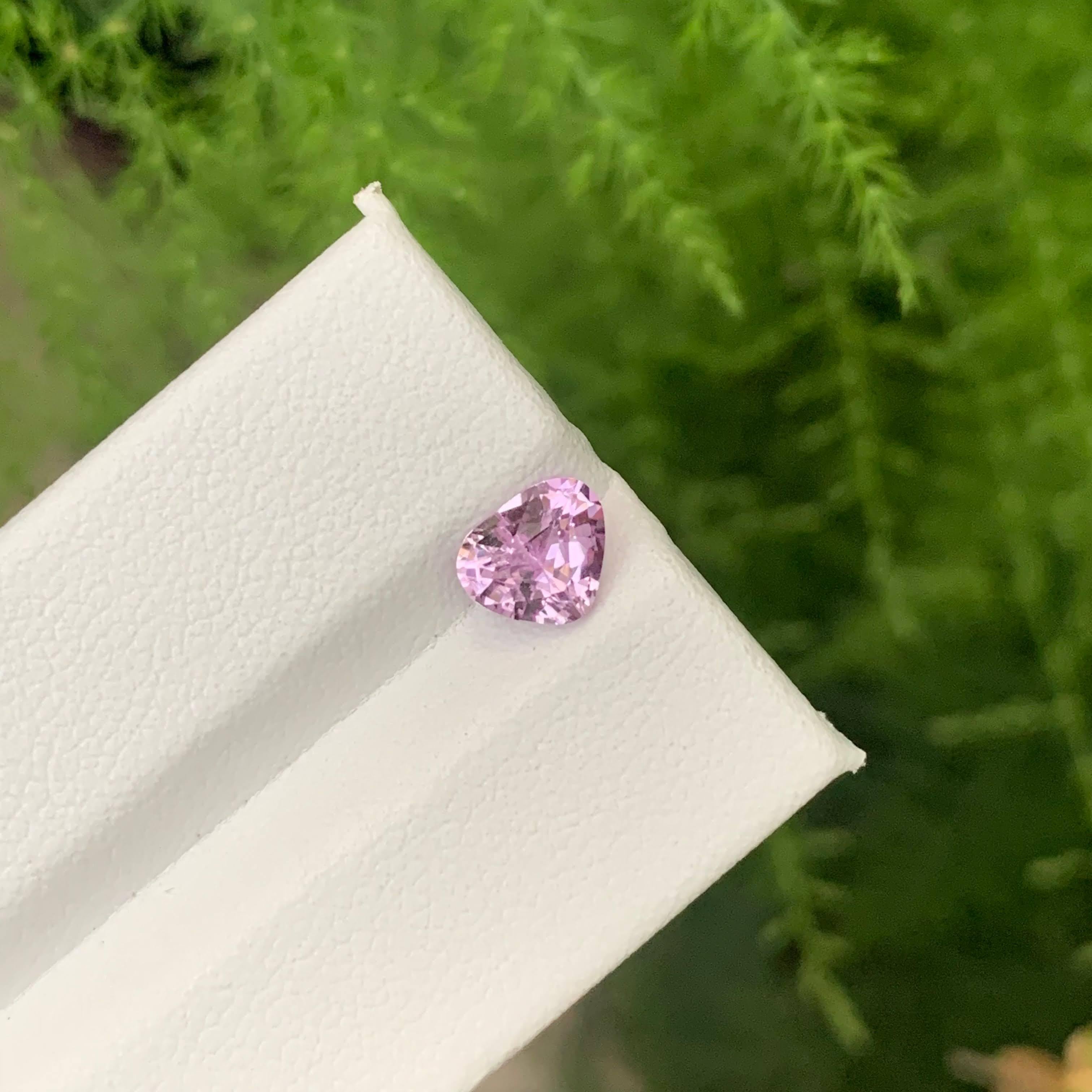 1,10 Karat Natürlicher loser lila Kunzit Stein Trilliant Schliff Afghanischer Edelstein im Angebot 1