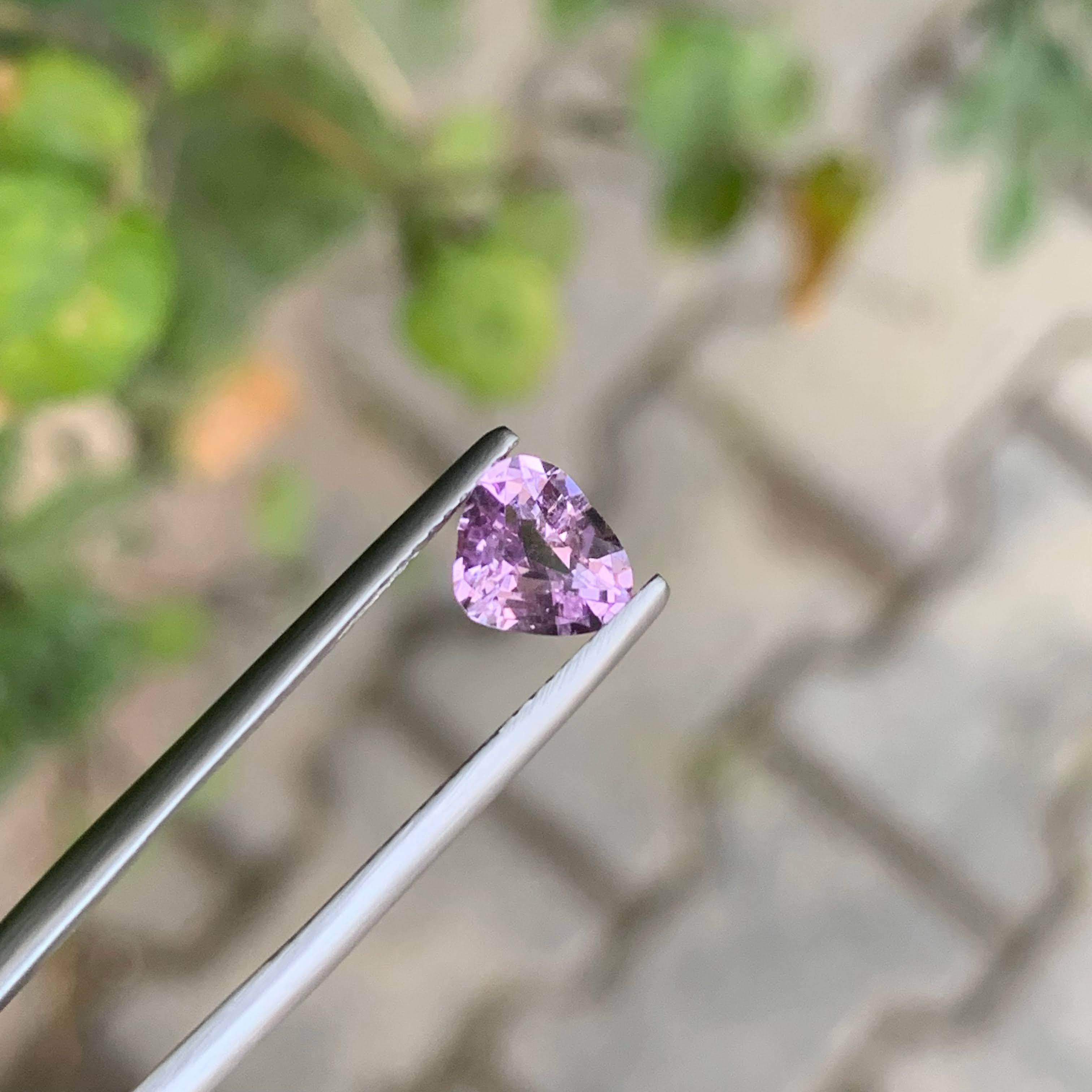1,10 Karat Natürlicher loser lila Kunzit Stein Trilliant Schliff Afghanischer Edelstein im Angebot 3