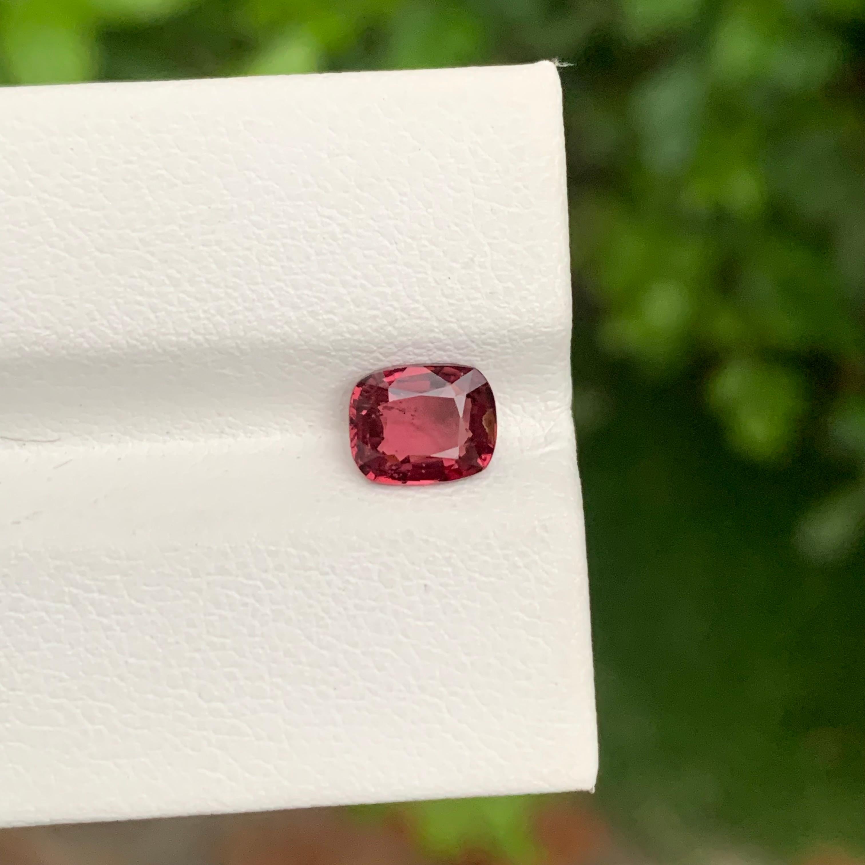 1.10 Carati Nature Spinello Rosso sciolto a forma di cuscino per anello in vendita 2