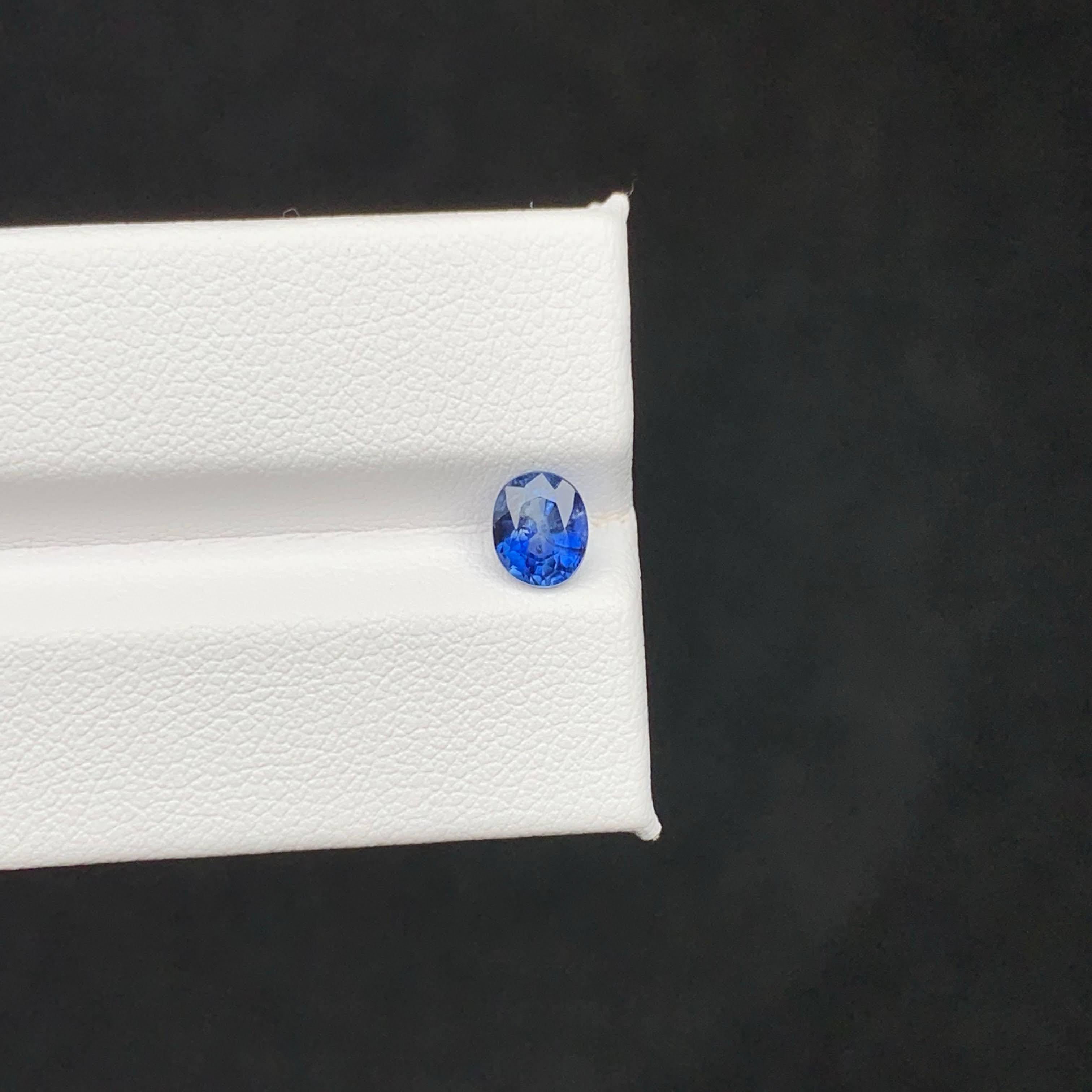 da uomo o donna 1,10 carati di pietra morbida naturale di zaffiro blu sciolto con taglio ovale Gemma africana in vendita