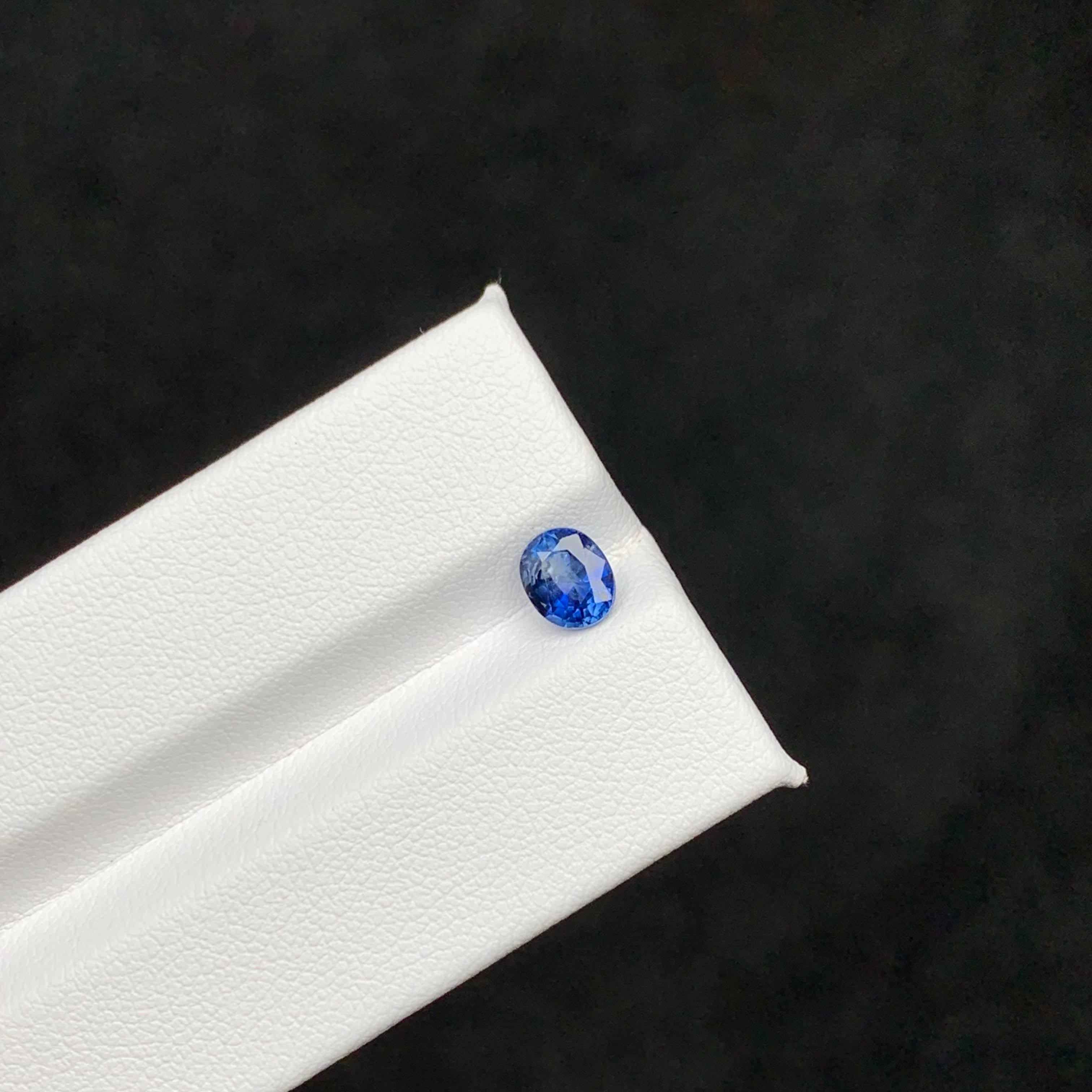 1,10 carati di pietra morbida naturale di zaffiro blu sciolto con taglio ovale Gemma africana in vendita 1
