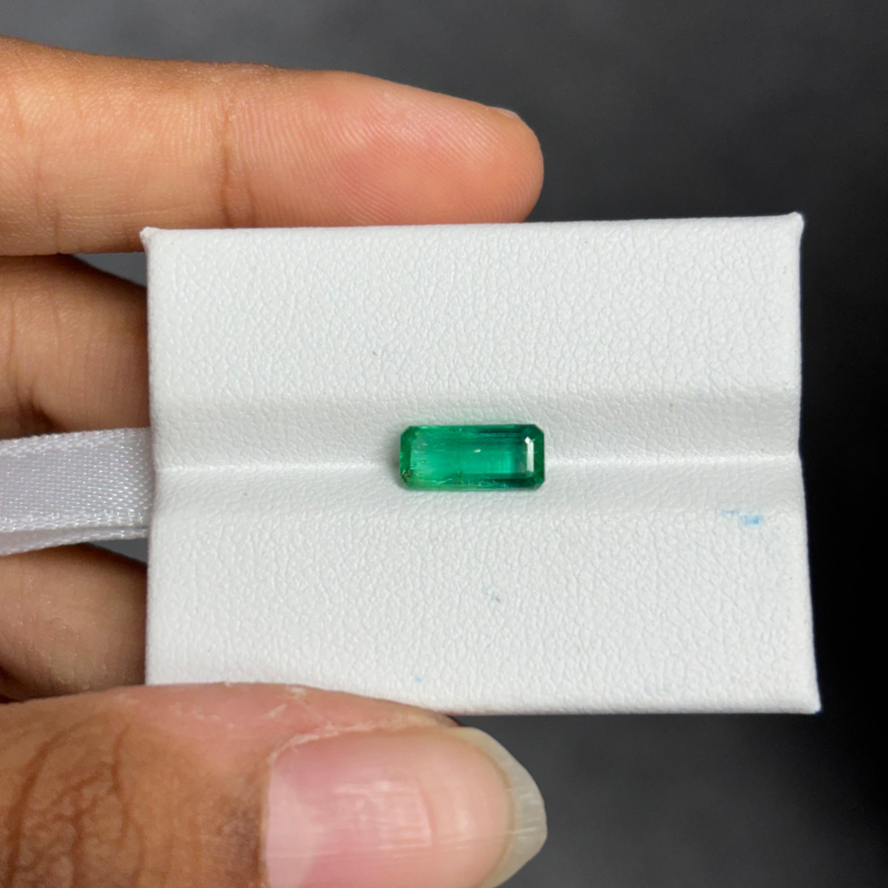1.10 Carat Natural Panjshir Emerald In New Condition For Sale In Bangkok, TH