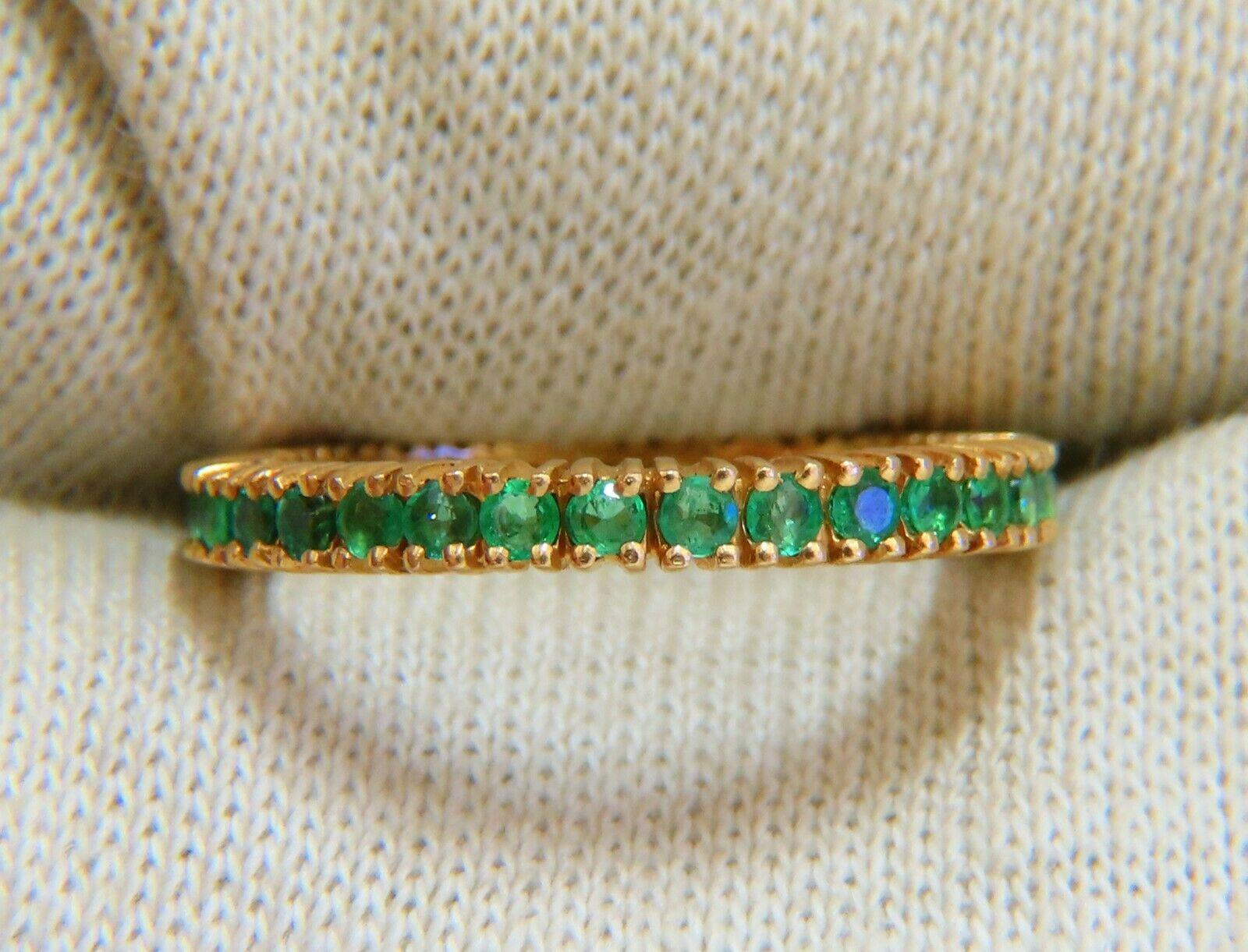 1.10 Carat Natural Round Emeralds Eternity Ring 14 Karat In New Condition In New York, NY