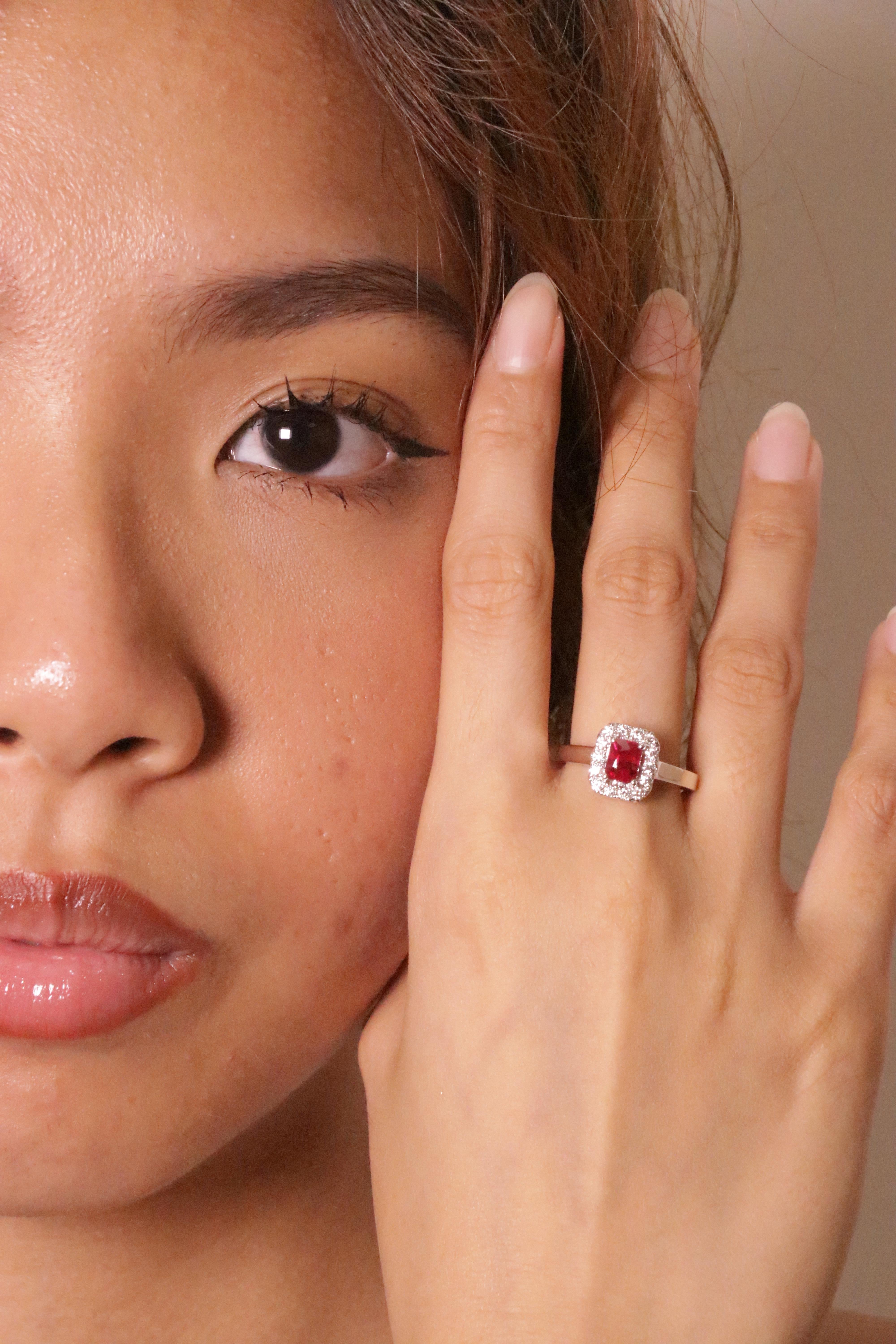 Bague de fiançailles en rubis rouge sang de pigeon taille octogonale de 1,10 carat et diamant blanc en vente 5