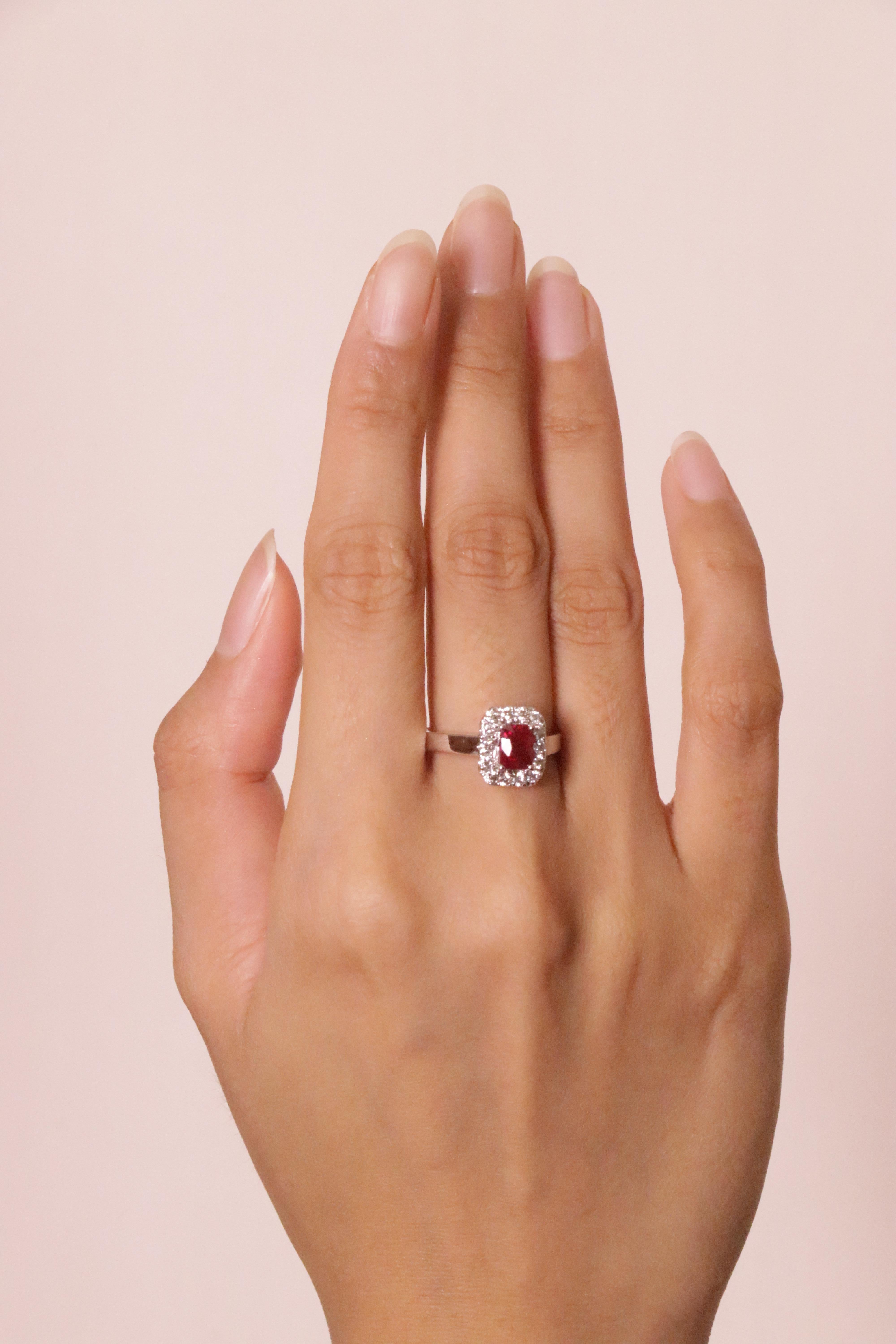 Bague de fiançailles en rubis rouge sang de pigeon taille octogonale de 1,10 carat et diamant blanc en vente 7