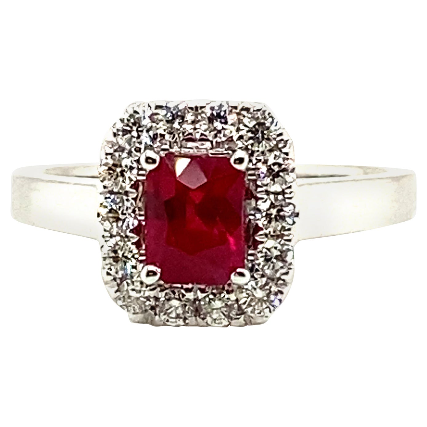 1,10 Karat Achteckschliff Taubenblut-Rubin und weißer Diamant Verlobungsring mit Taubenblut-Diamant im Angebot