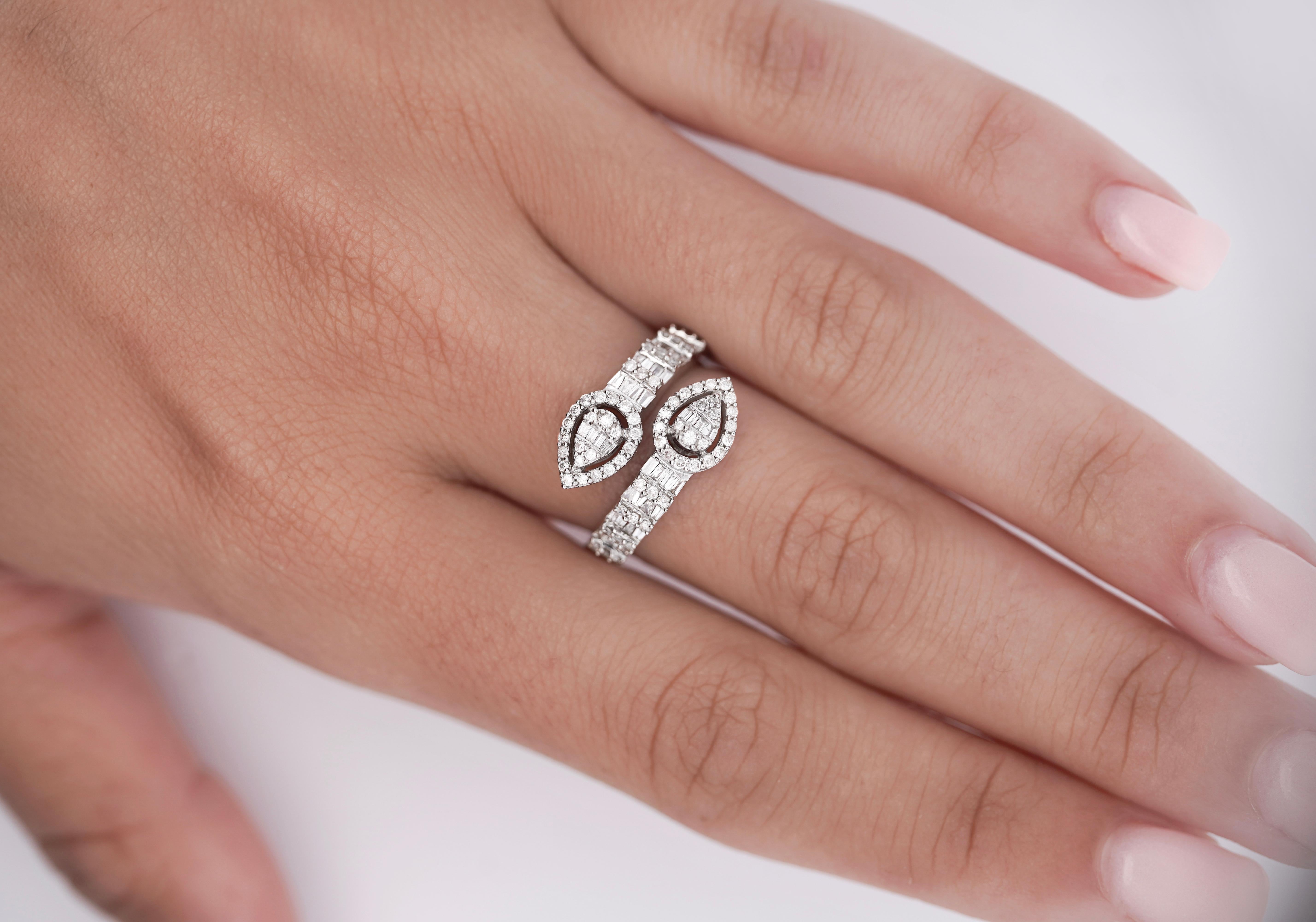 Anello Bypass con diamanti a forma di pera da 1,10 carati in oro bianco 14K In condizioni Nuovo in vendita a Miami, FL