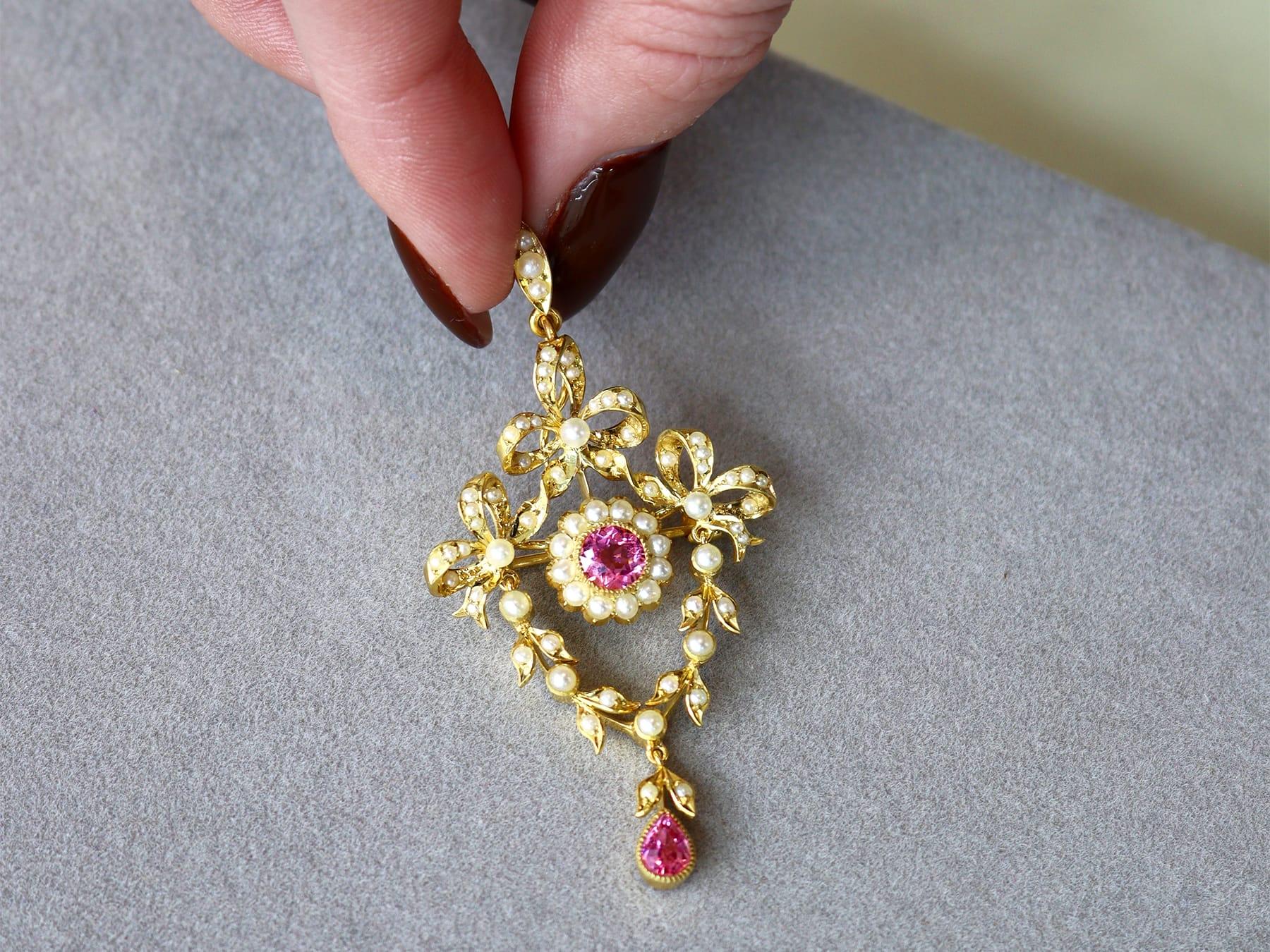 1.10 Carat Pink Tourmaline and Seed Pearl 15k Yellow Gold Pendant / Brooch In Excellent Condition For Sale In Jesmond, Newcastle Upon Tyne