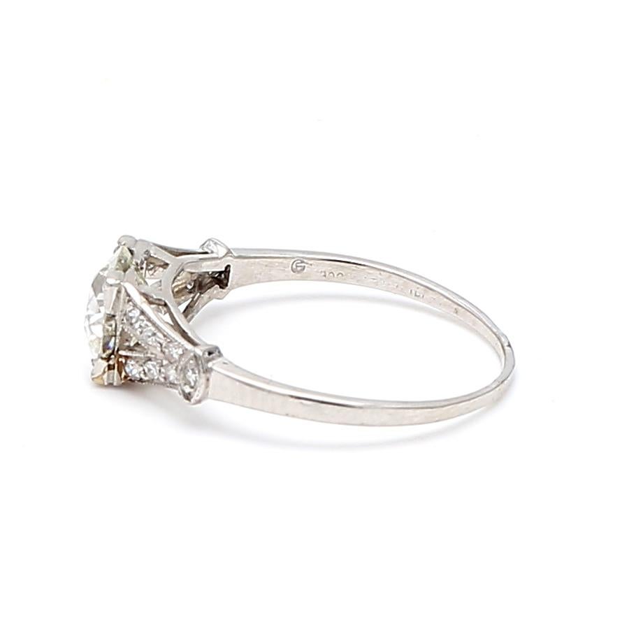 Anello di fidanzamento in platino con diamante rotondo a forma di Brilliante J-VS1 da 1,10 carati in vendita 3