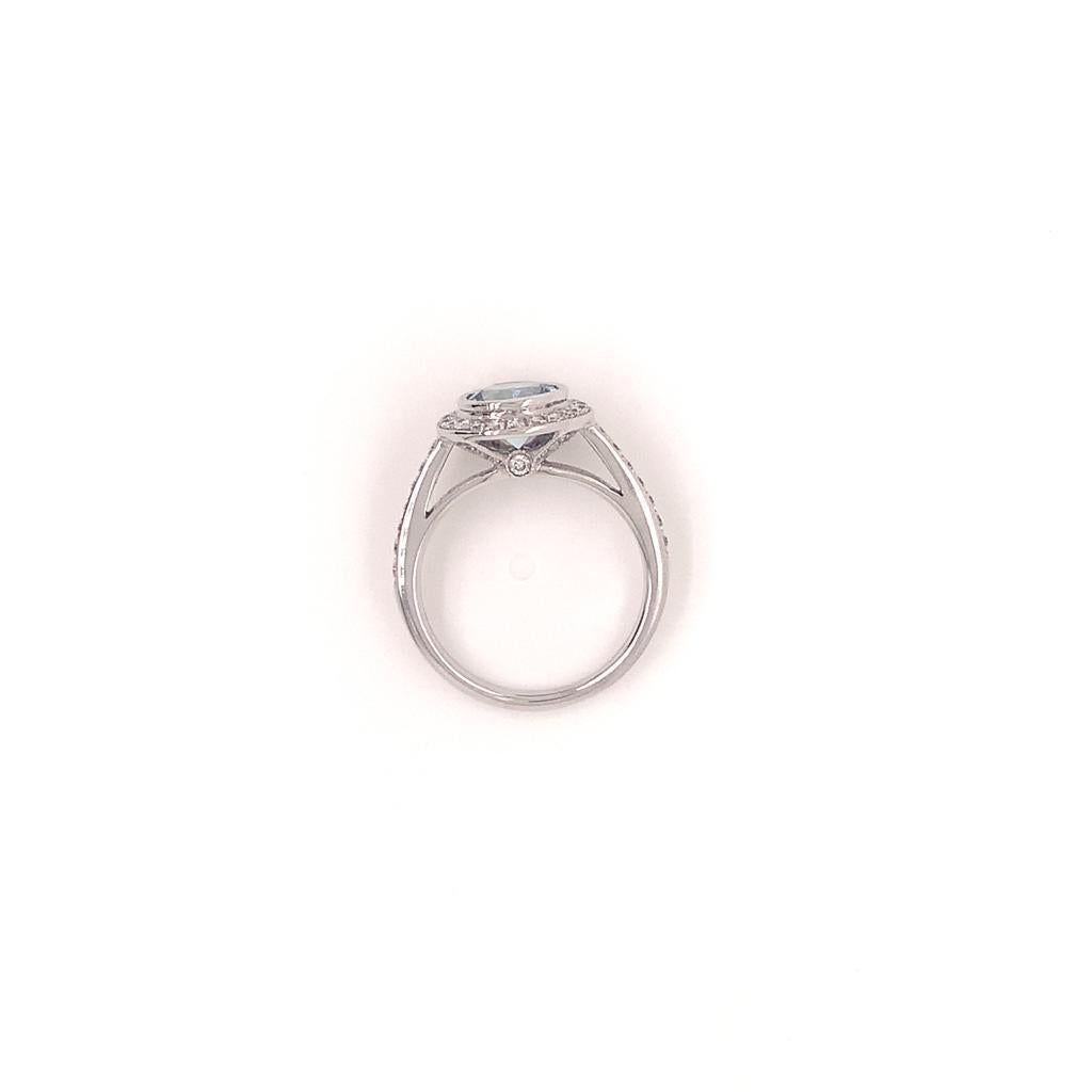 Bague en or blanc 18 carats avec aigue-marine de taille ronde de 1,10 carat et diamants Neuf - En vente à London, GB