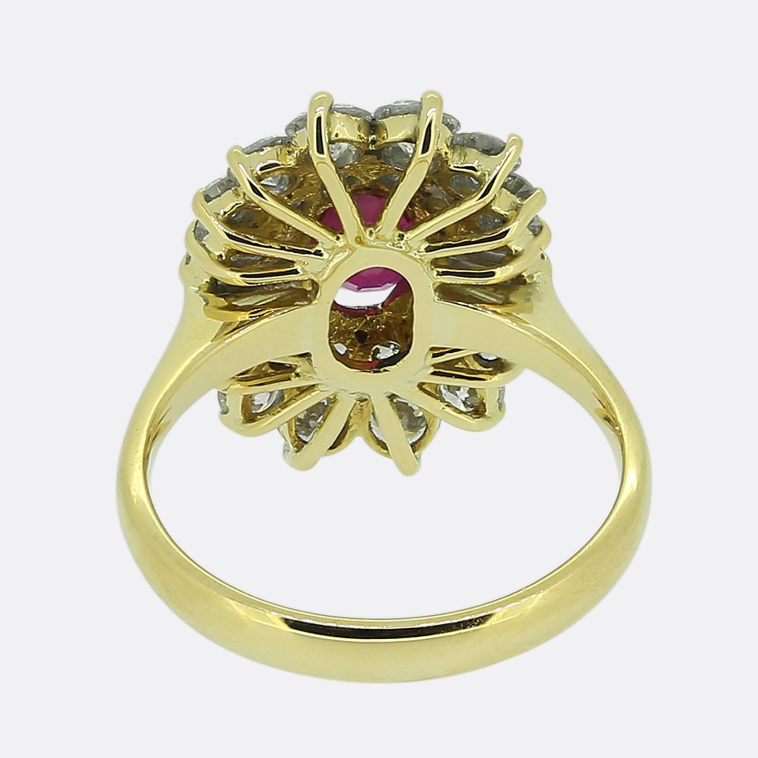 1.10 Karat Rubin und Diamant-Cluster-Ring im Zustand „Gut“ im Angebot in London, GB