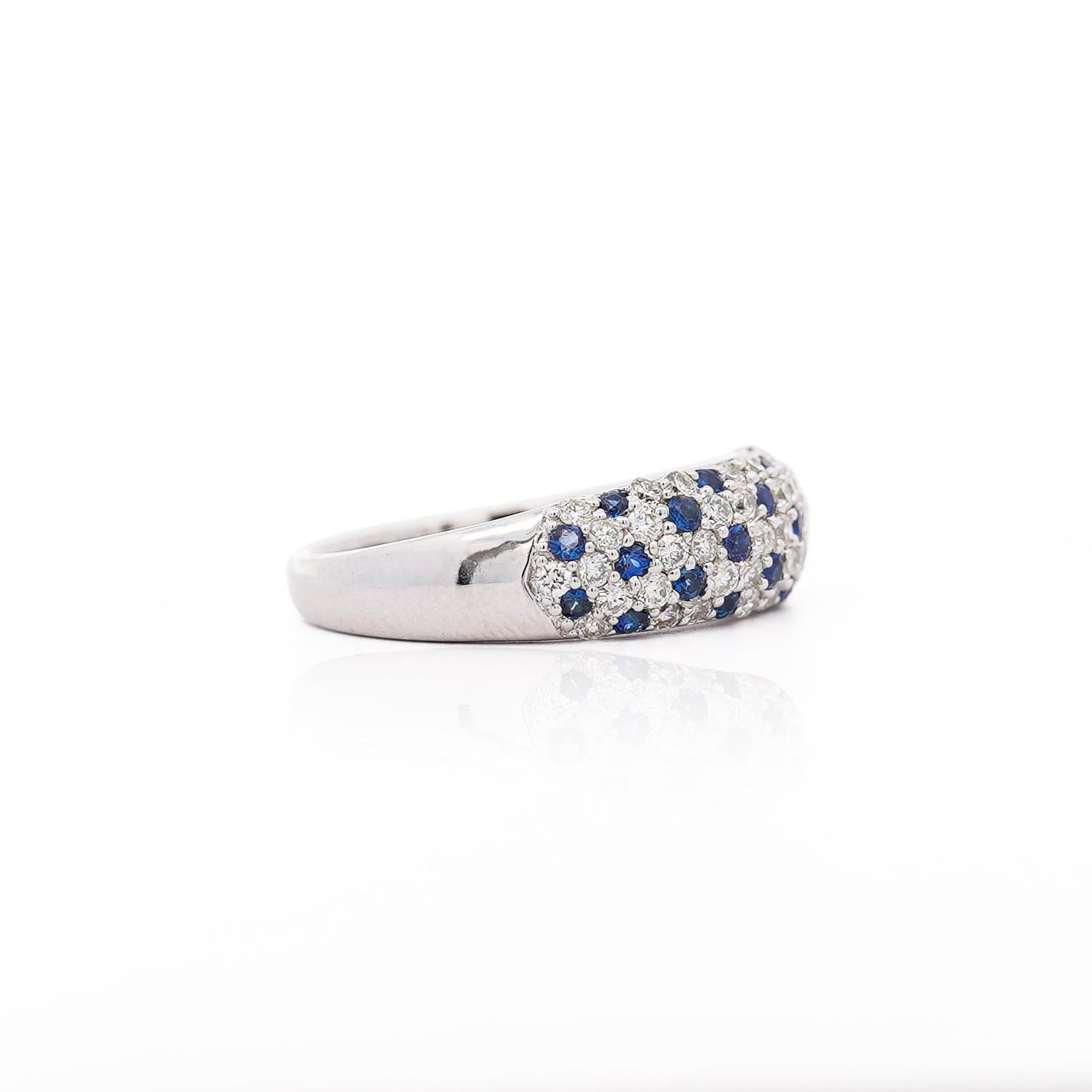 1.10 Carat Sapphire and Diamond Pave Cluster Platinum Band Ring For Sale 1