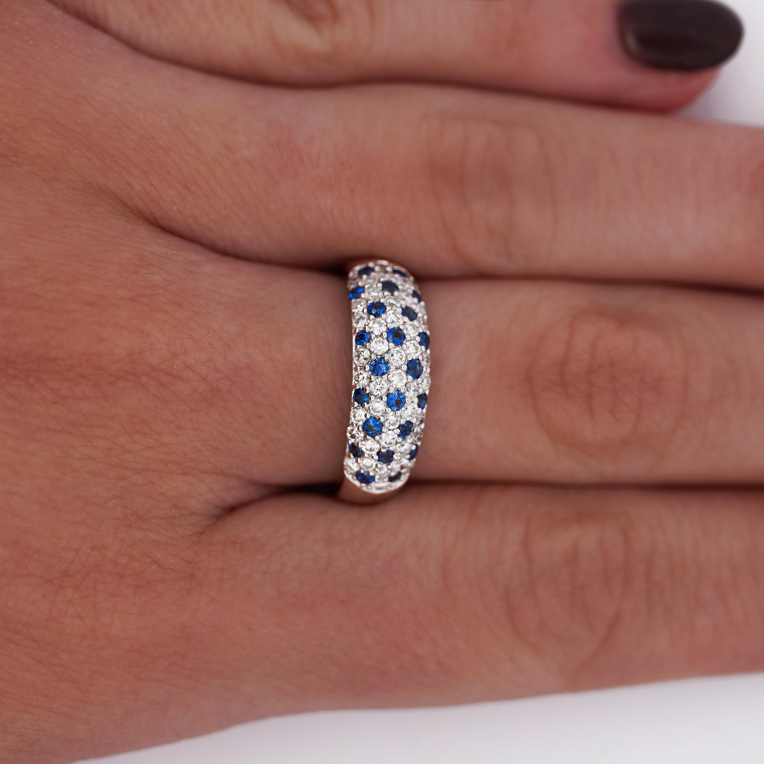 1.10 Carat Sapphire and Diamond Pave Cluster Platinum Band Ring For Sale 2