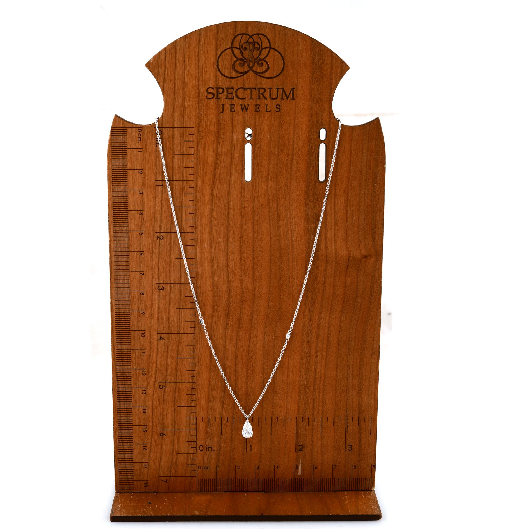 1.10 Carat SI/H Pear Brilliant Cut Diamond Necklace 18 Karat White Gold Jewelry In New Condition For Sale In Diera, Dubai