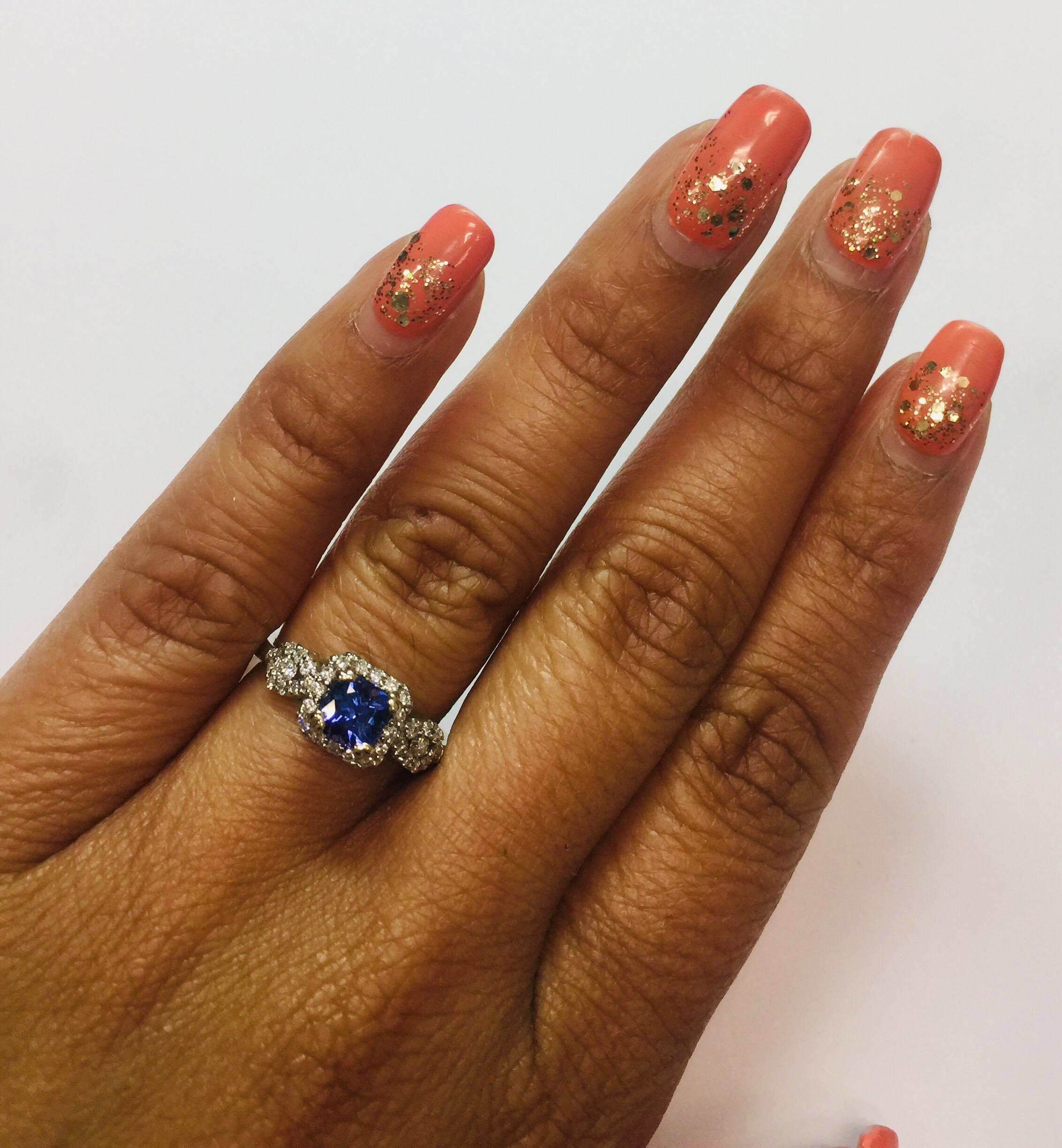 Bague promesse en or blanc 14 carats avec tanzanite de 1,10 carat et diamants Pour femmes en vente