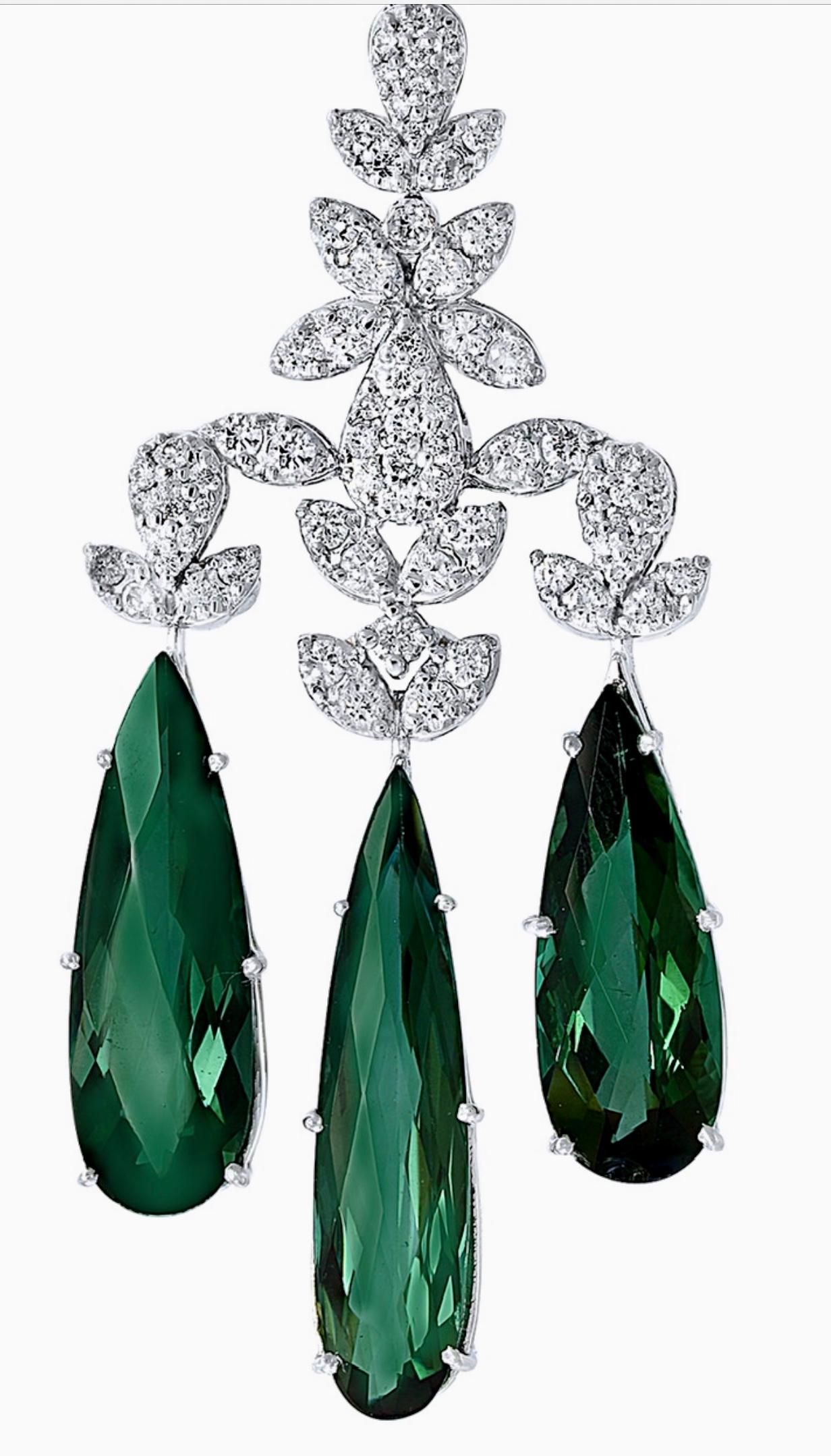 110 Carat Tear Drop Green Tourmaline and 25 Ct Diamond Necklace Suite 18 K Gold For Sale 3