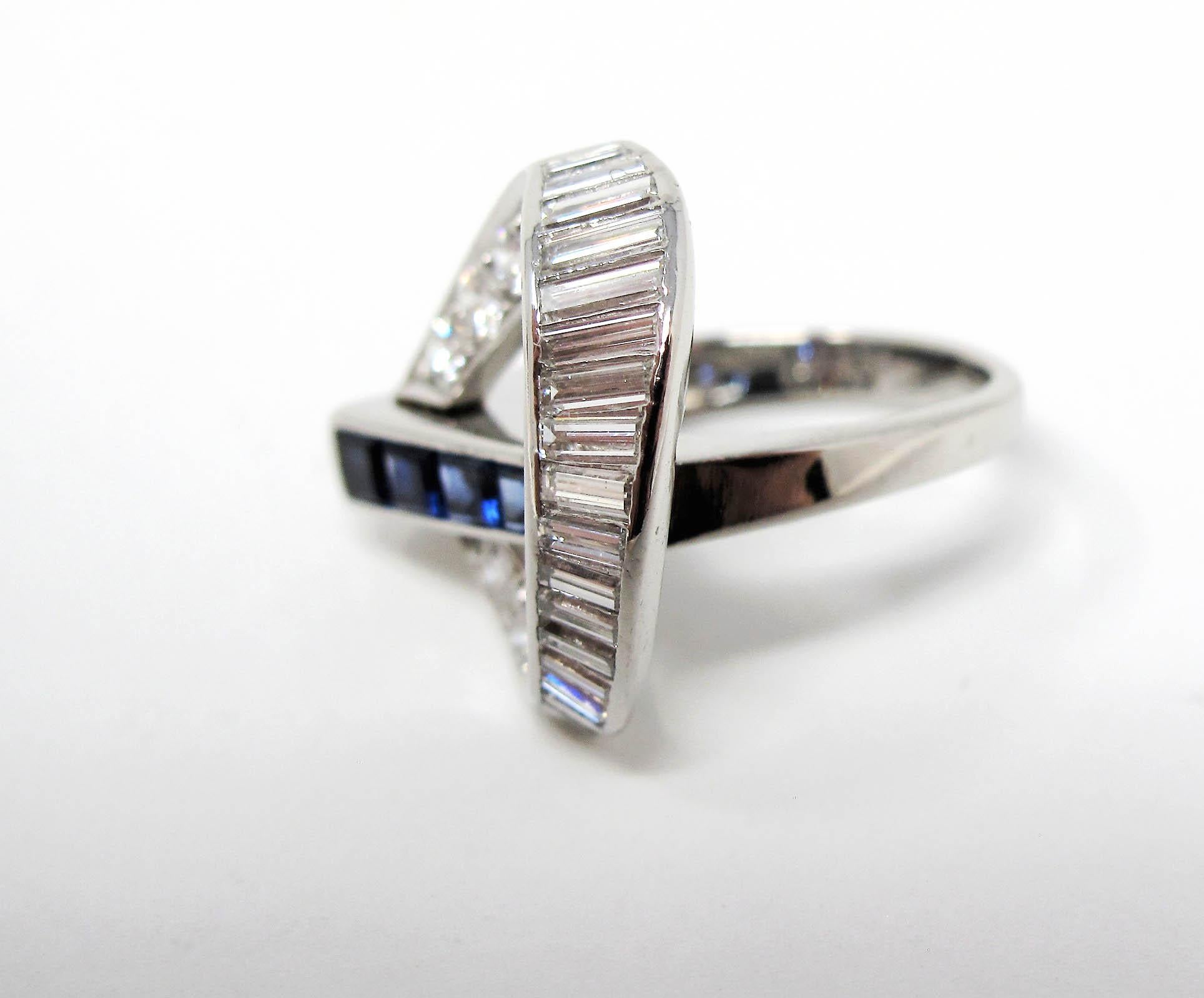 Contemporary 1.10 Carat Total Diamond and Sapphire Swirl Cocktail Ring in Platinum For Sale
