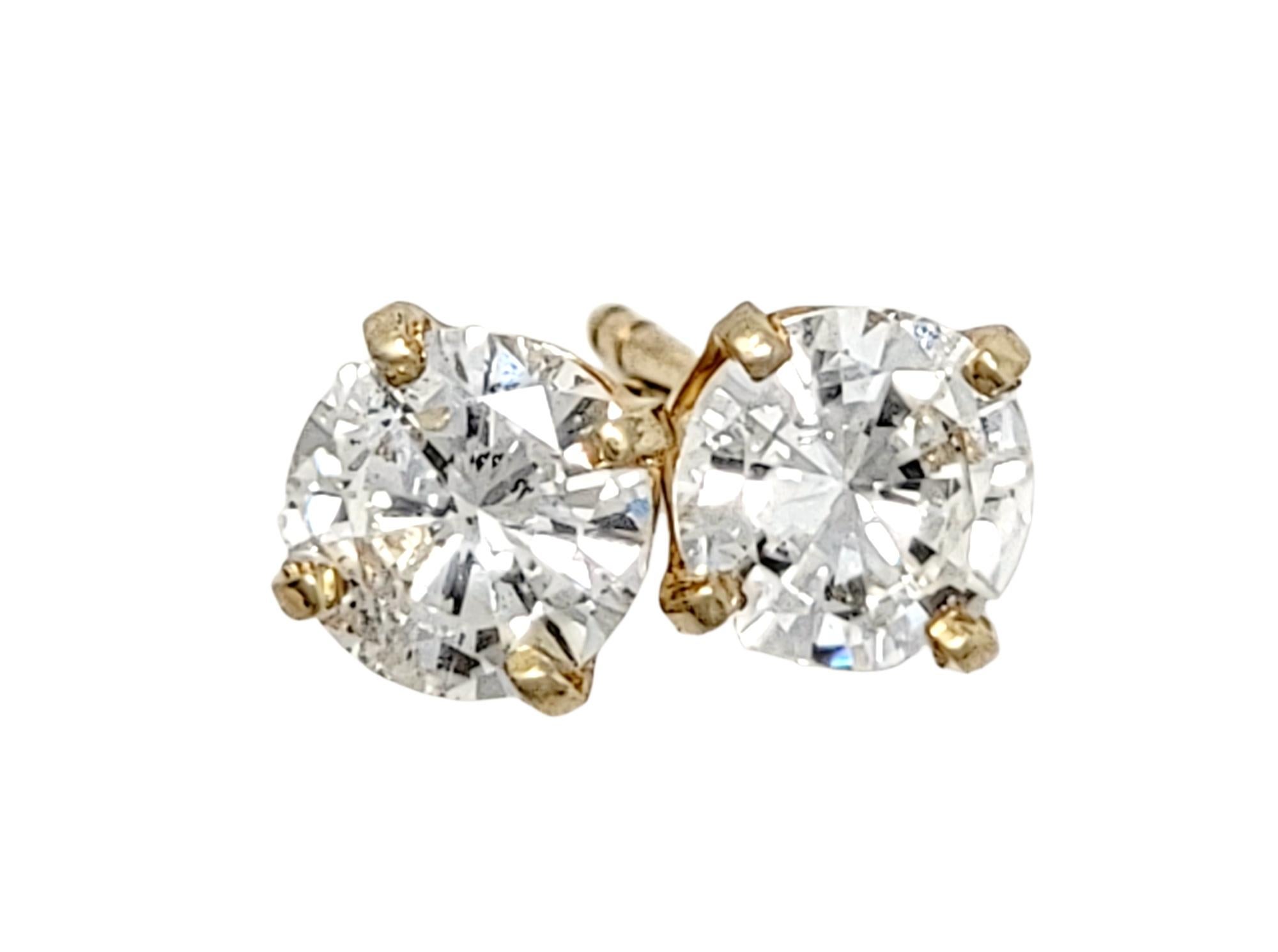 1.10 Carat Total Round Brilliant Solitaire Diamond Stud Earrings in Yellow Gold In Good Condition In Scottsdale, AZ