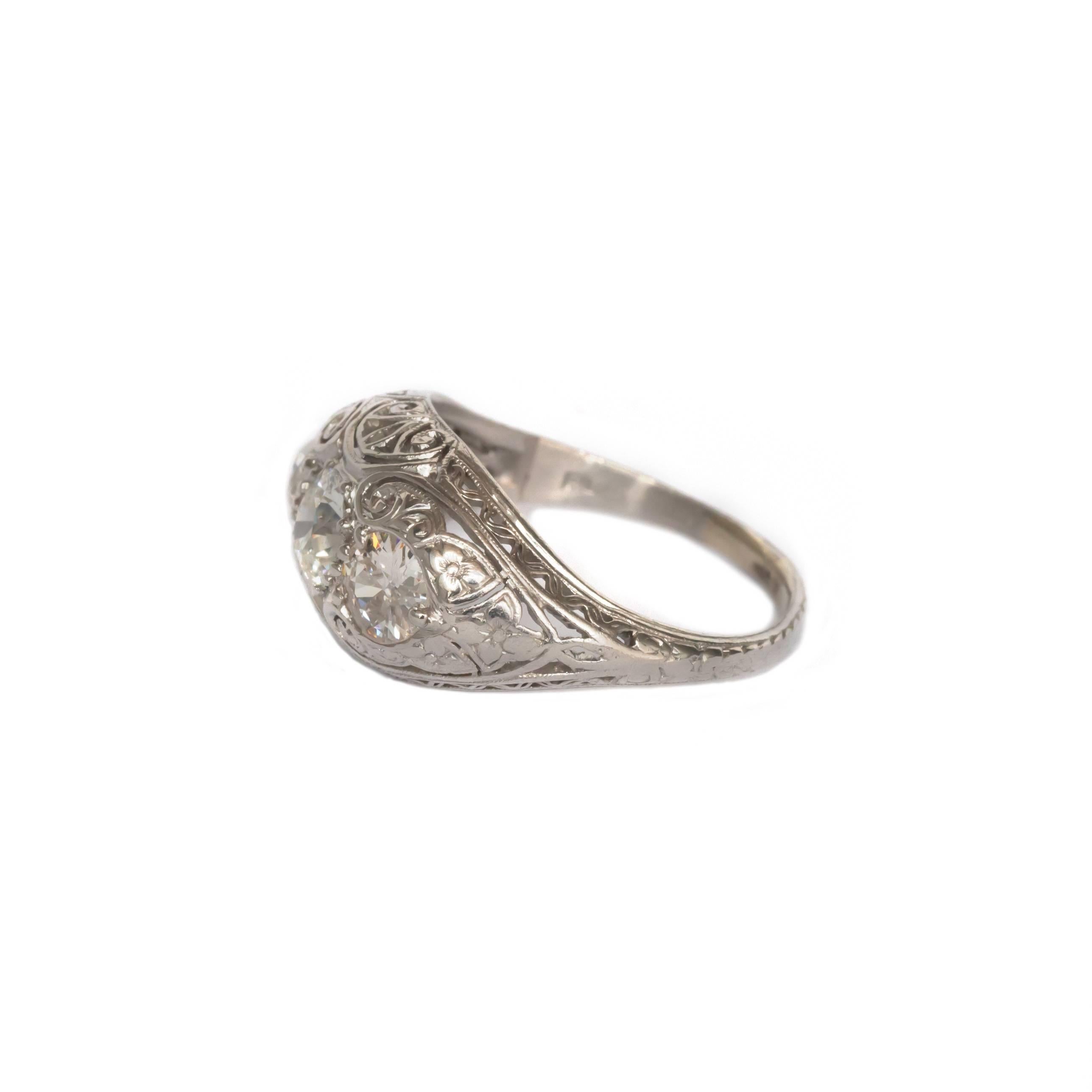 Misura dell'anello: 5.25
Tipo di metallo: Platino
Peso: 3.8 grammi

Dettagli sul diamante
Forma: Brillante europeo antico 
Peso totale dei carati: 1,10 carati di peso totale
Colore: F
Chiarezza: SI1

Misura dal dito alla parte superiore della