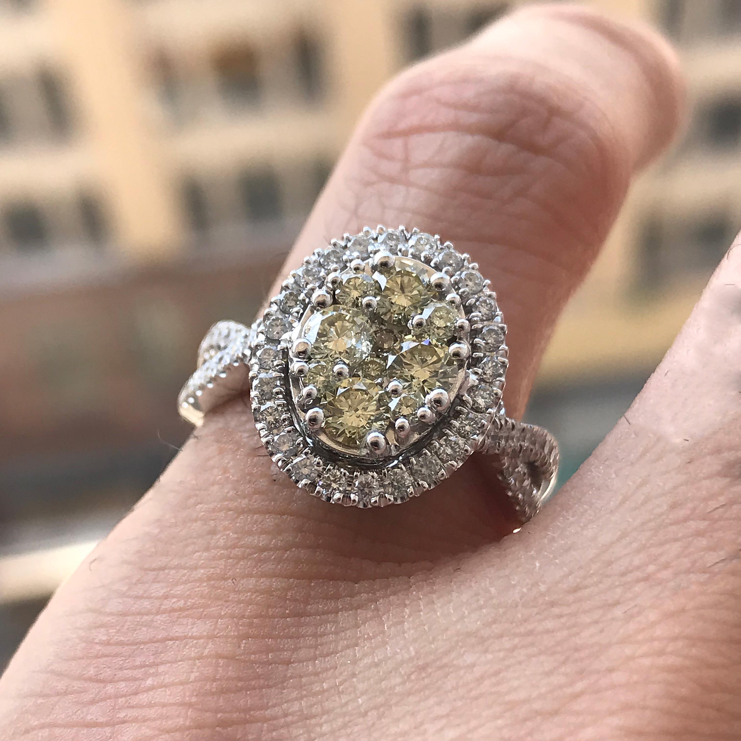 Modern 1.10 Carat TW Yellow and White Diamond Ring 14 Karat For Sale