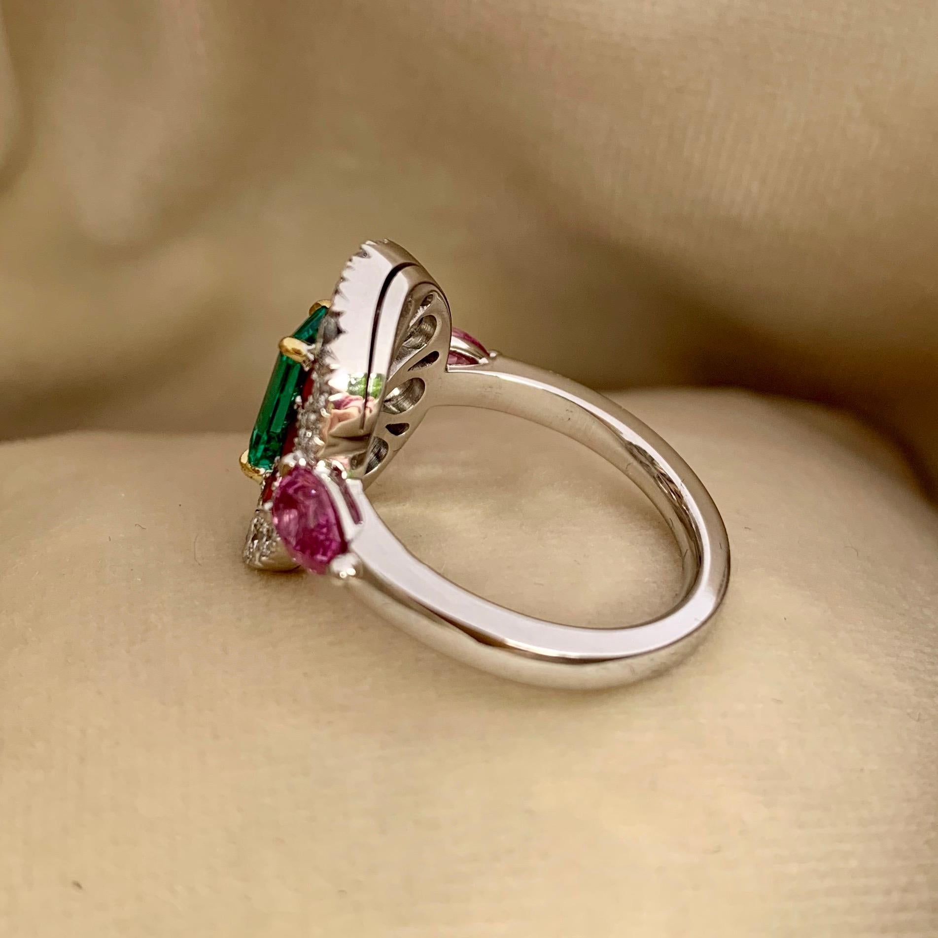 1.10 Carat Emerald, Red Spinel and Pink Sapphire Ring For Sale 1