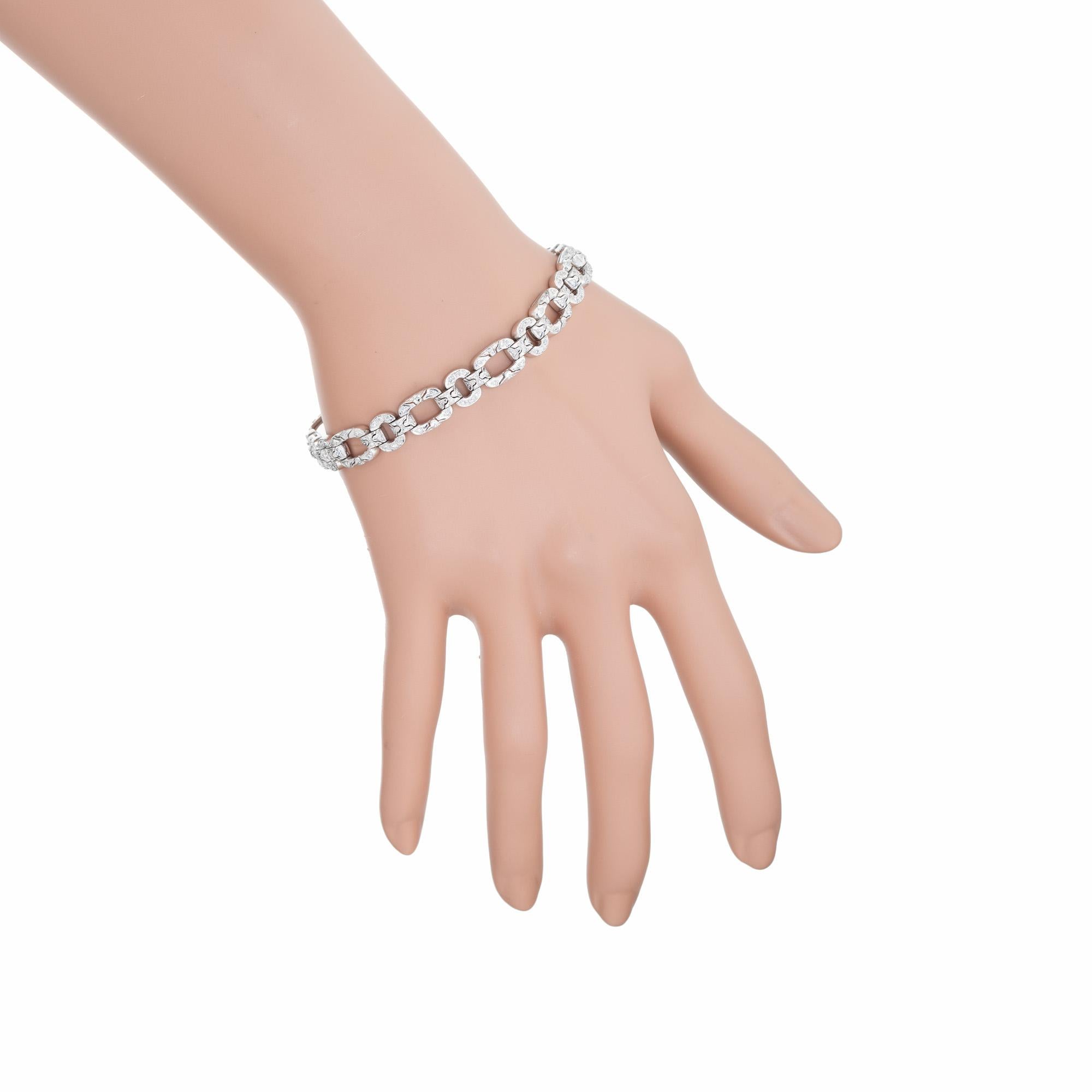 1,10 Karat Diamant-Perlenbesetztes, handgraviertes Goldgliederarmband im Zustand „Gut“ im Angebot in Stamford, CT