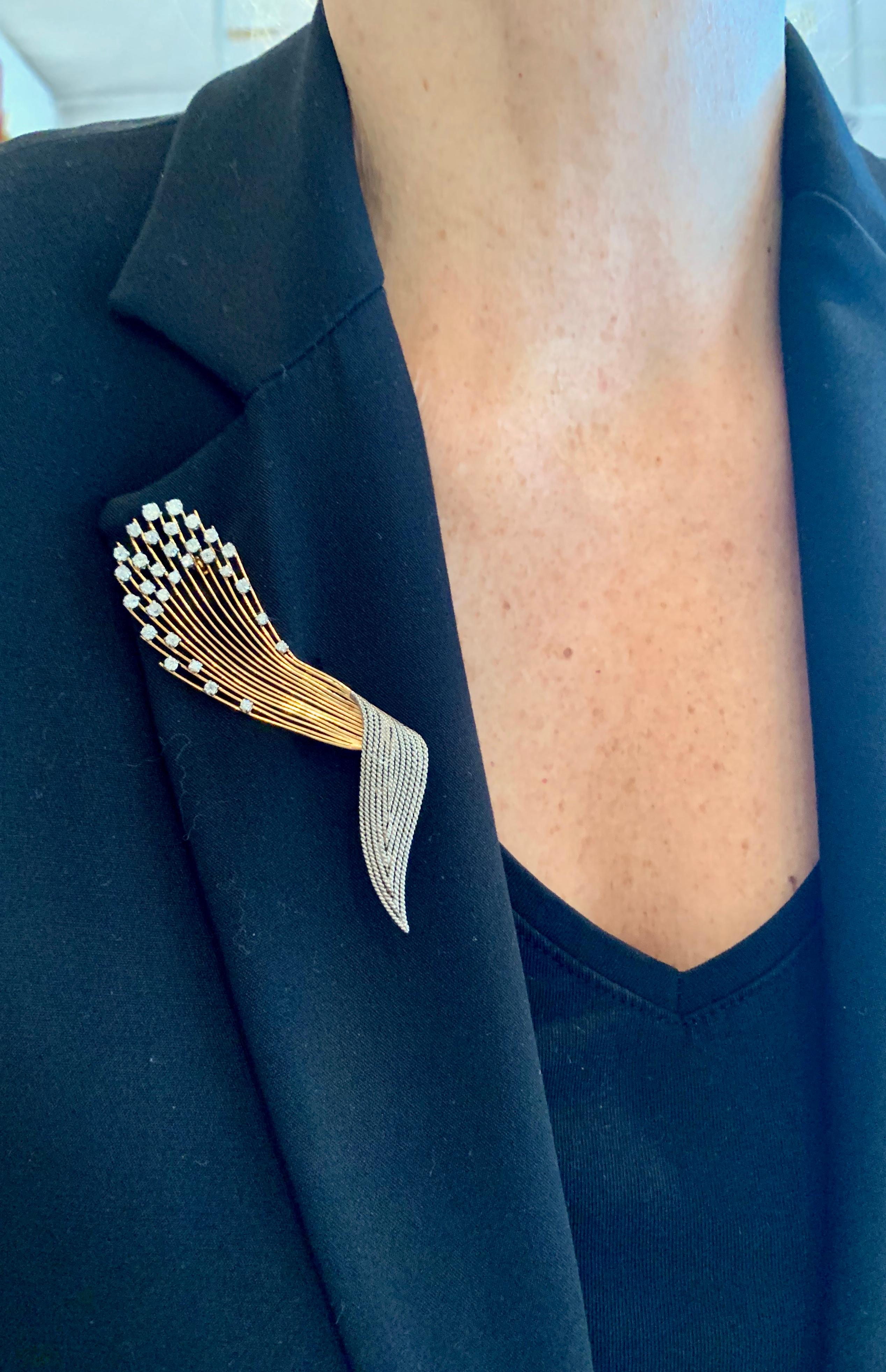 1.10 Carat French Retro Gerber 18 Karat Yellow and White Gold Brooch Pin In Good Condition In Paris, FR