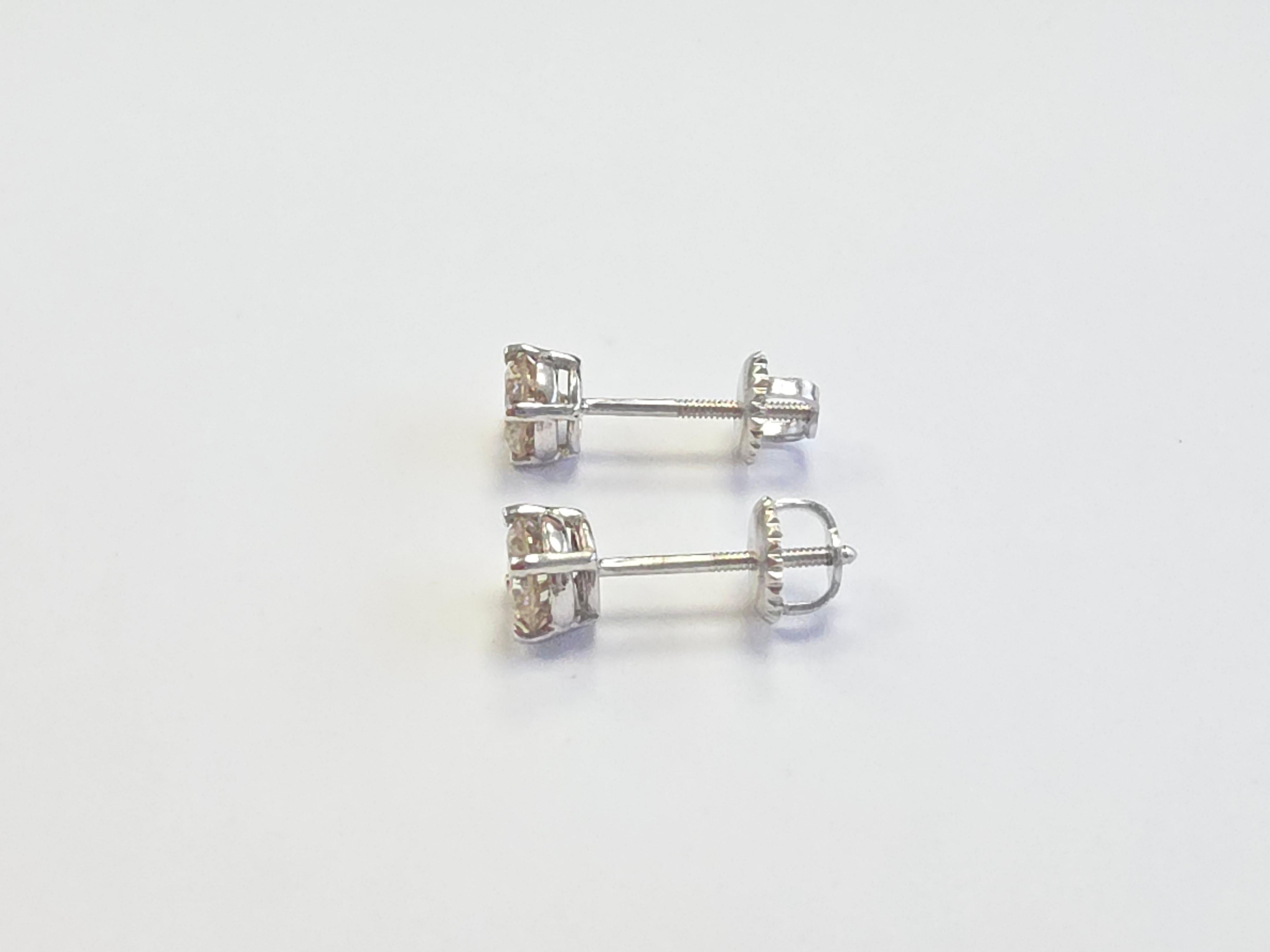 1.10 Carats Natural Diamond Round Shape Studs 14 Karat White Gold In New Condition For Sale In Great Neck Plaza, NY