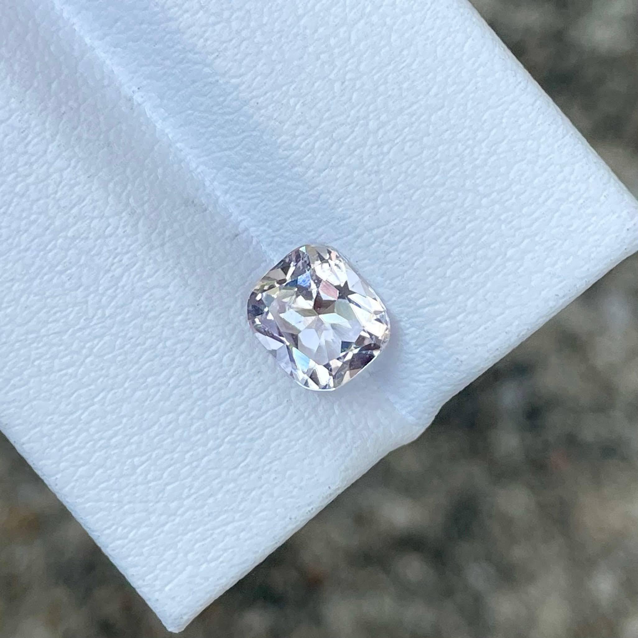 Modern 1.10 carats Pink Morganite Stone Cushion Cut Natural African Gemstone For Sale