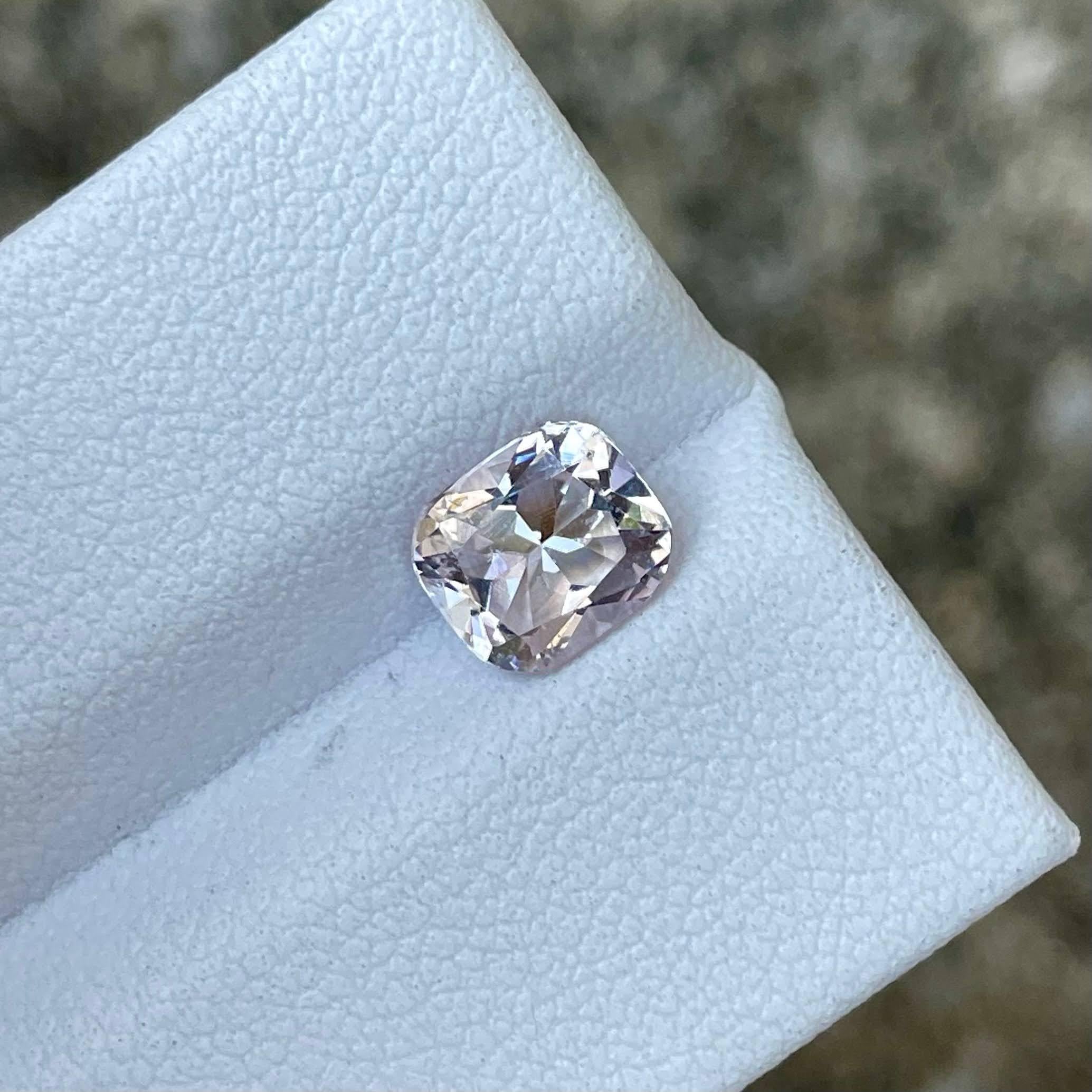 Women's or Men's 1.10 carats Pink Morganite Stone Cushion Cut Natural African Gemstone For Sale