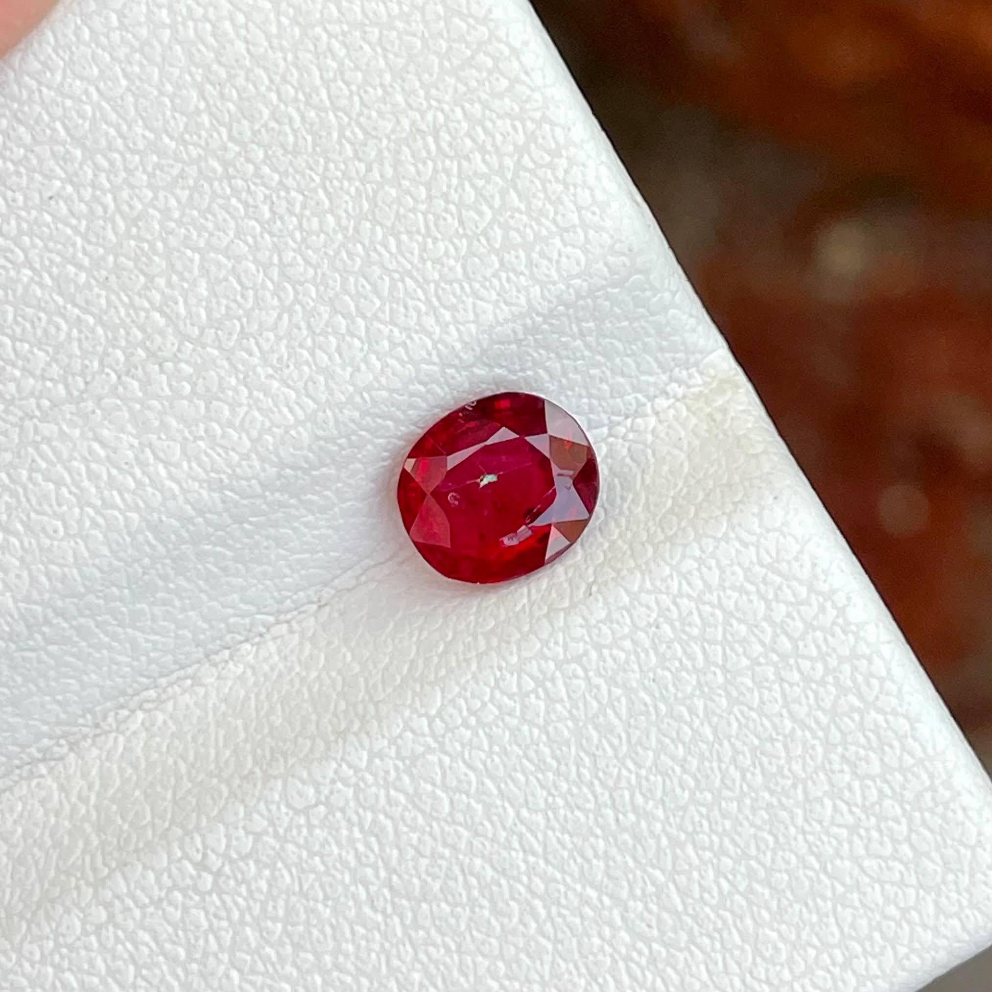Taglio ovale 1,10 Carati di Spinello Rosso Birmano Sciolto Pietra Naturale dal Taglio Ovale in vendita