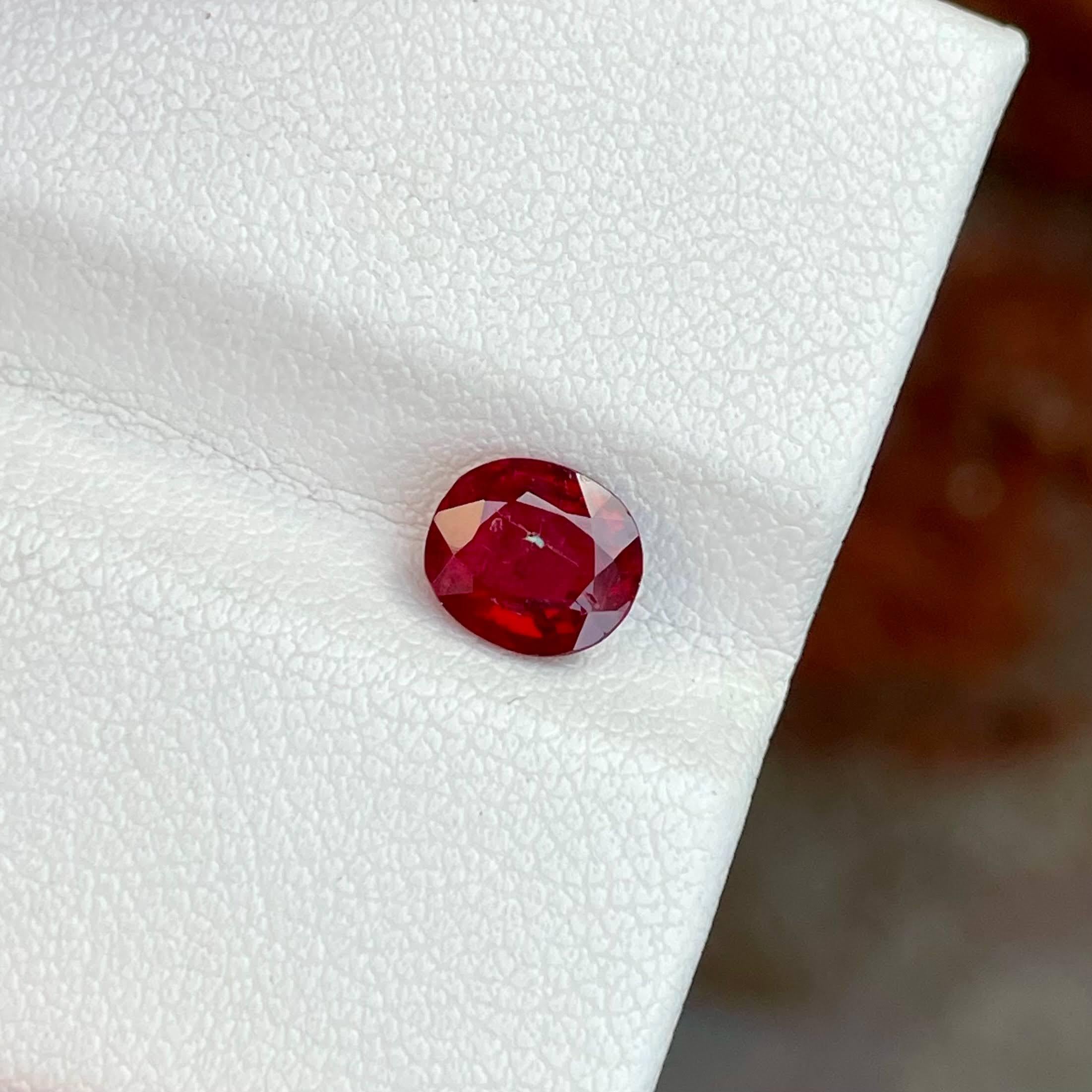 1,10 Carati di Spinello Rosso Birmano Sciolto Pietra Naturale dal Taglio Ovale In condizioni Nuovo in vendita a Bangkok, TH